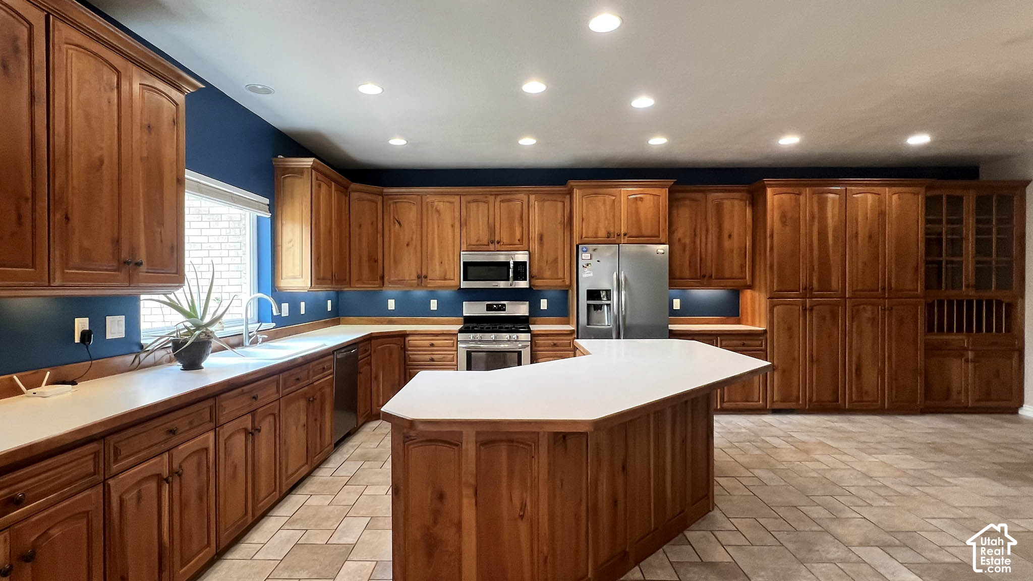 main property photo 13