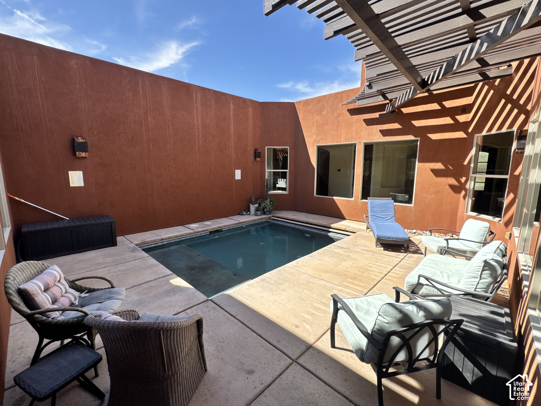 main property photo 5