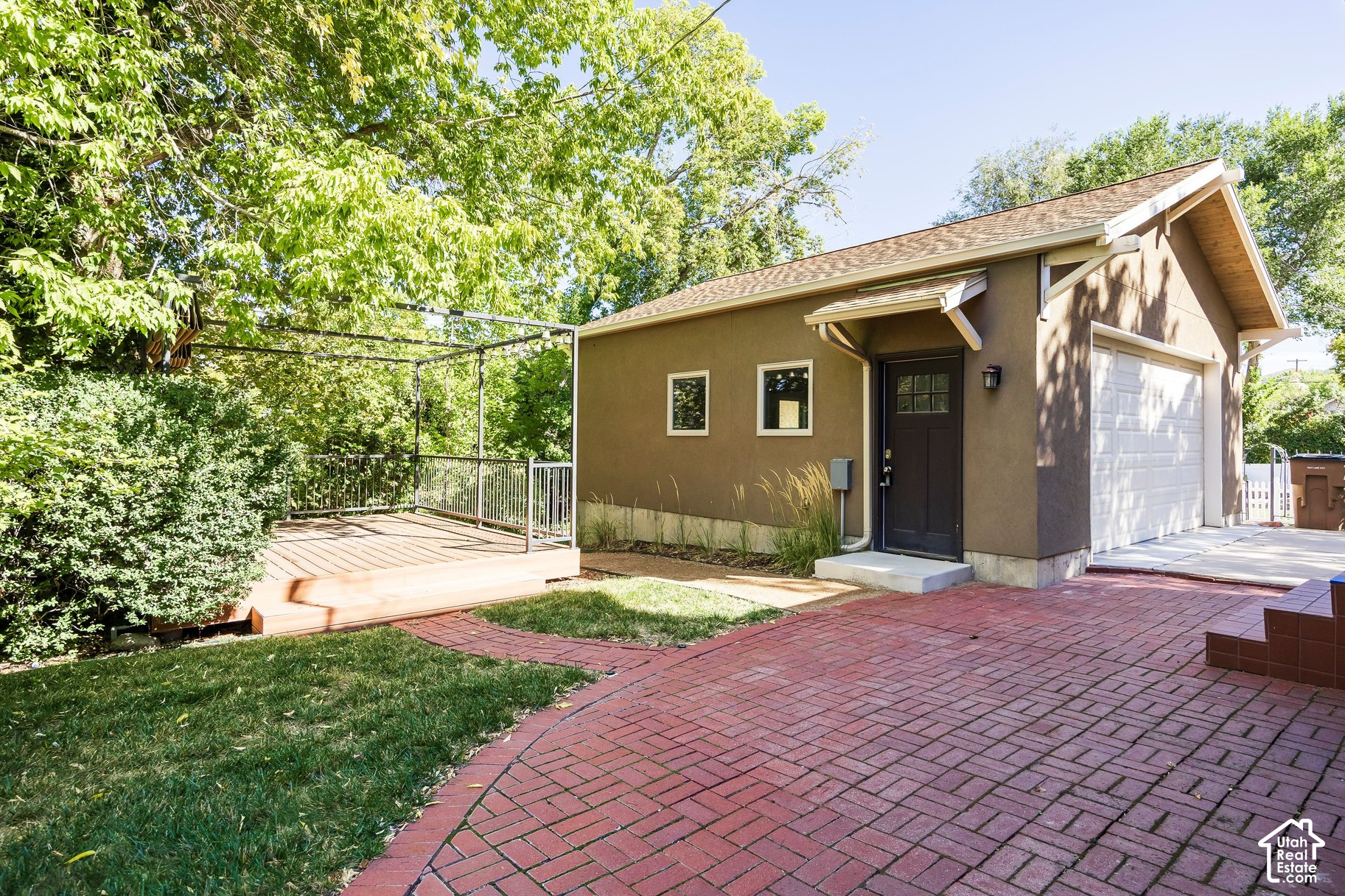 main property photo 11