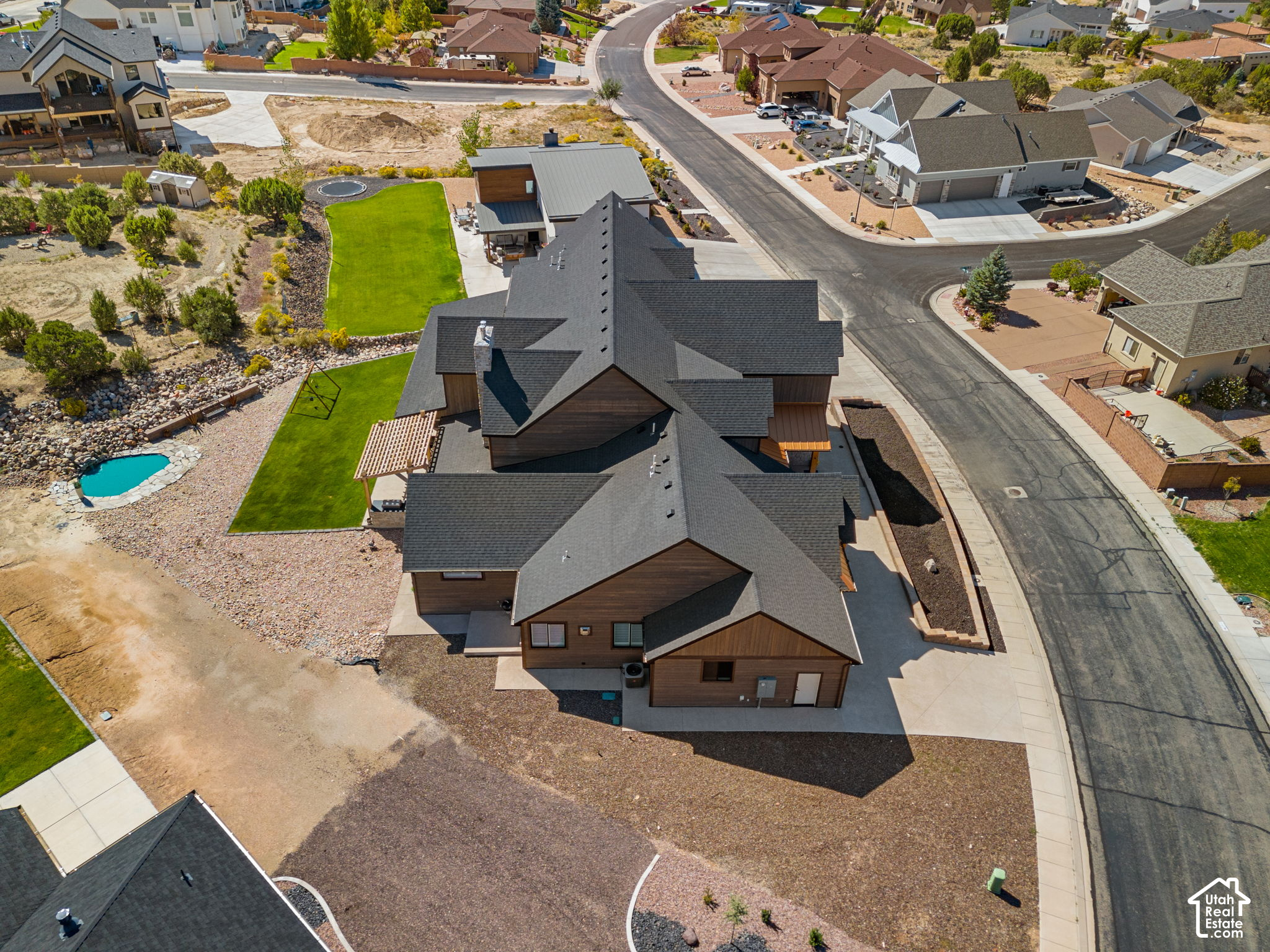 main property photo 16