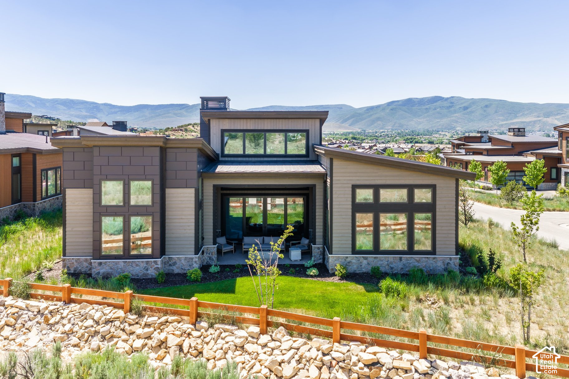 main property photo 37