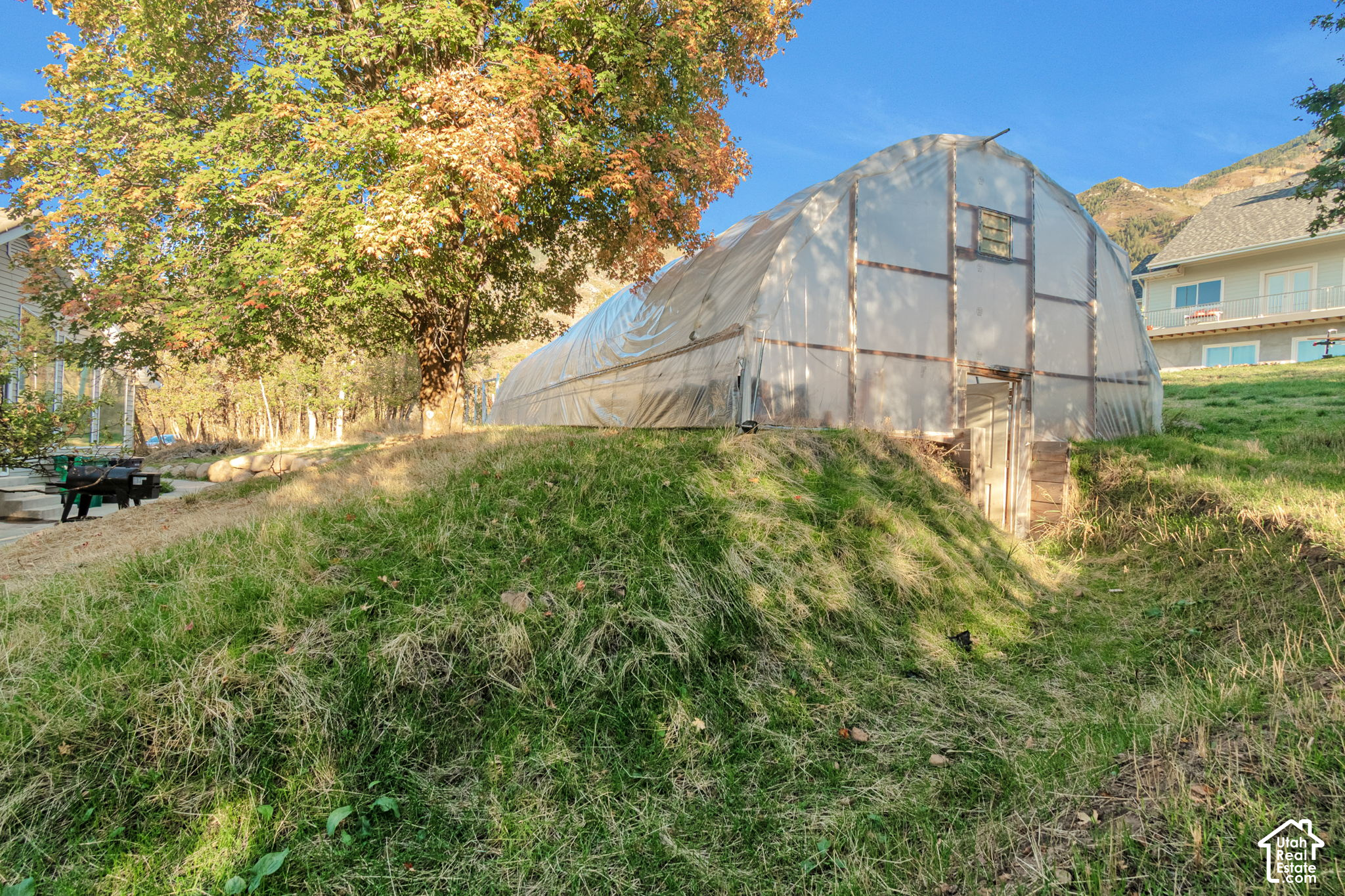main property photo 37