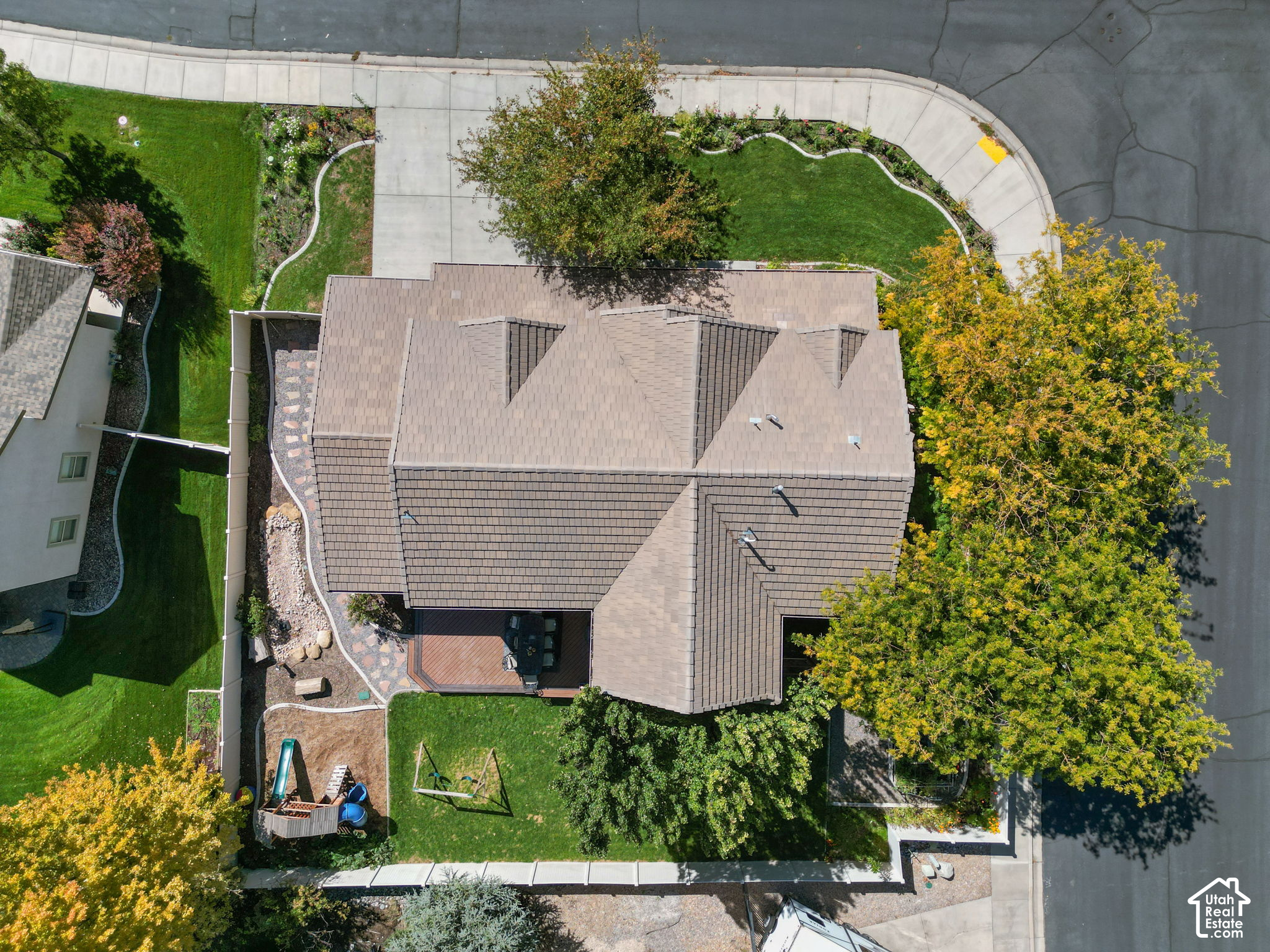 main property photo 40