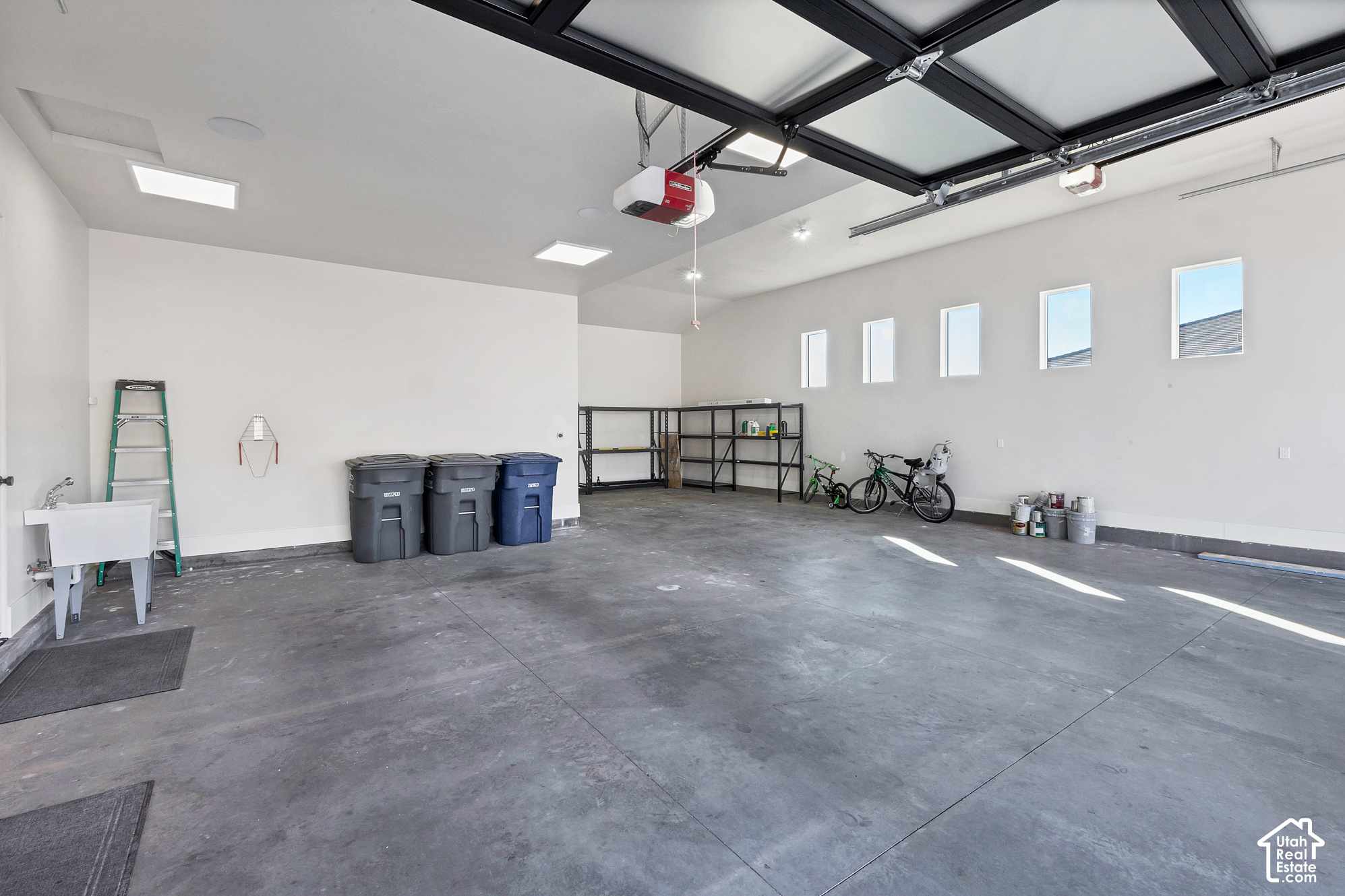 main property photo 78