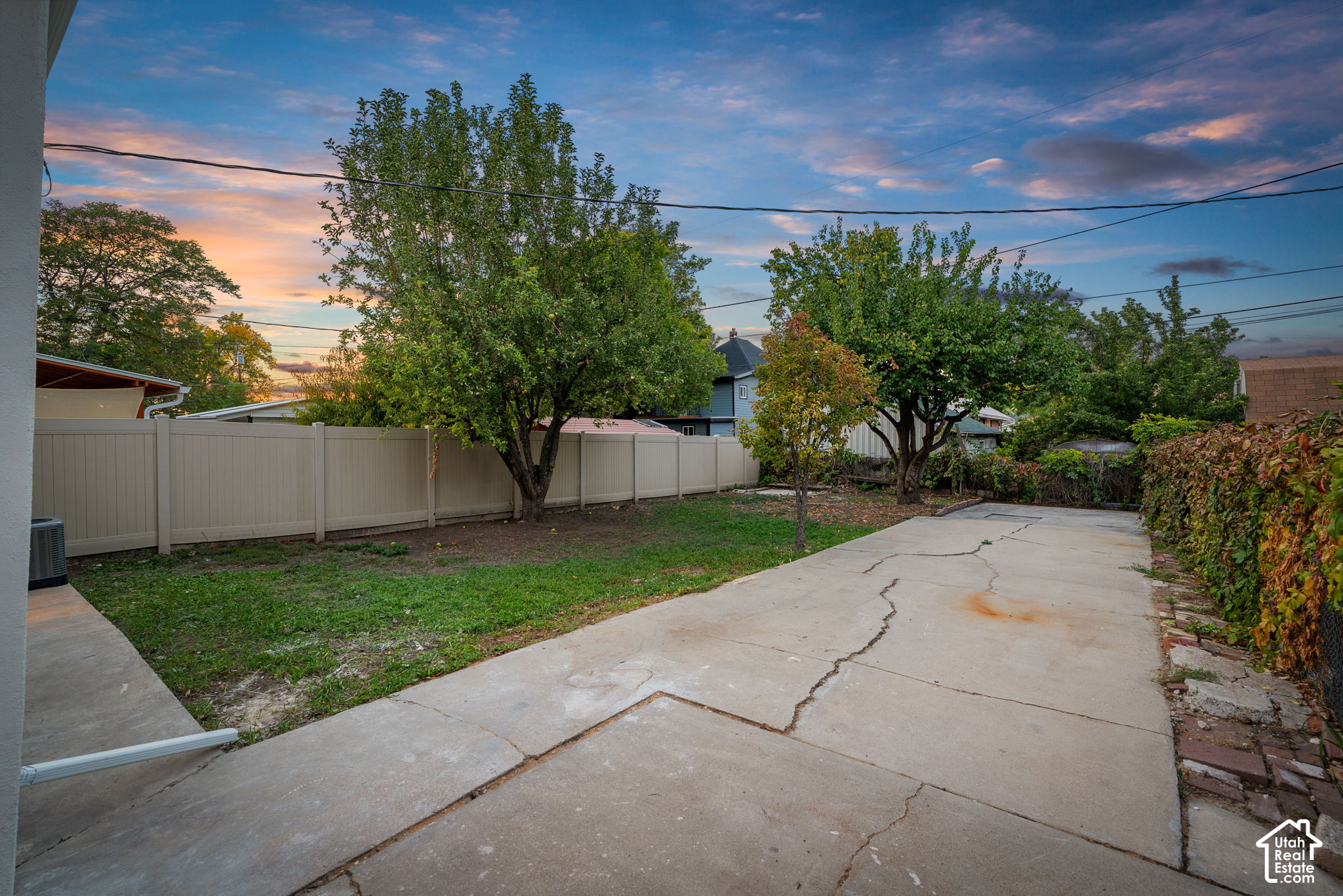 main property photo 28