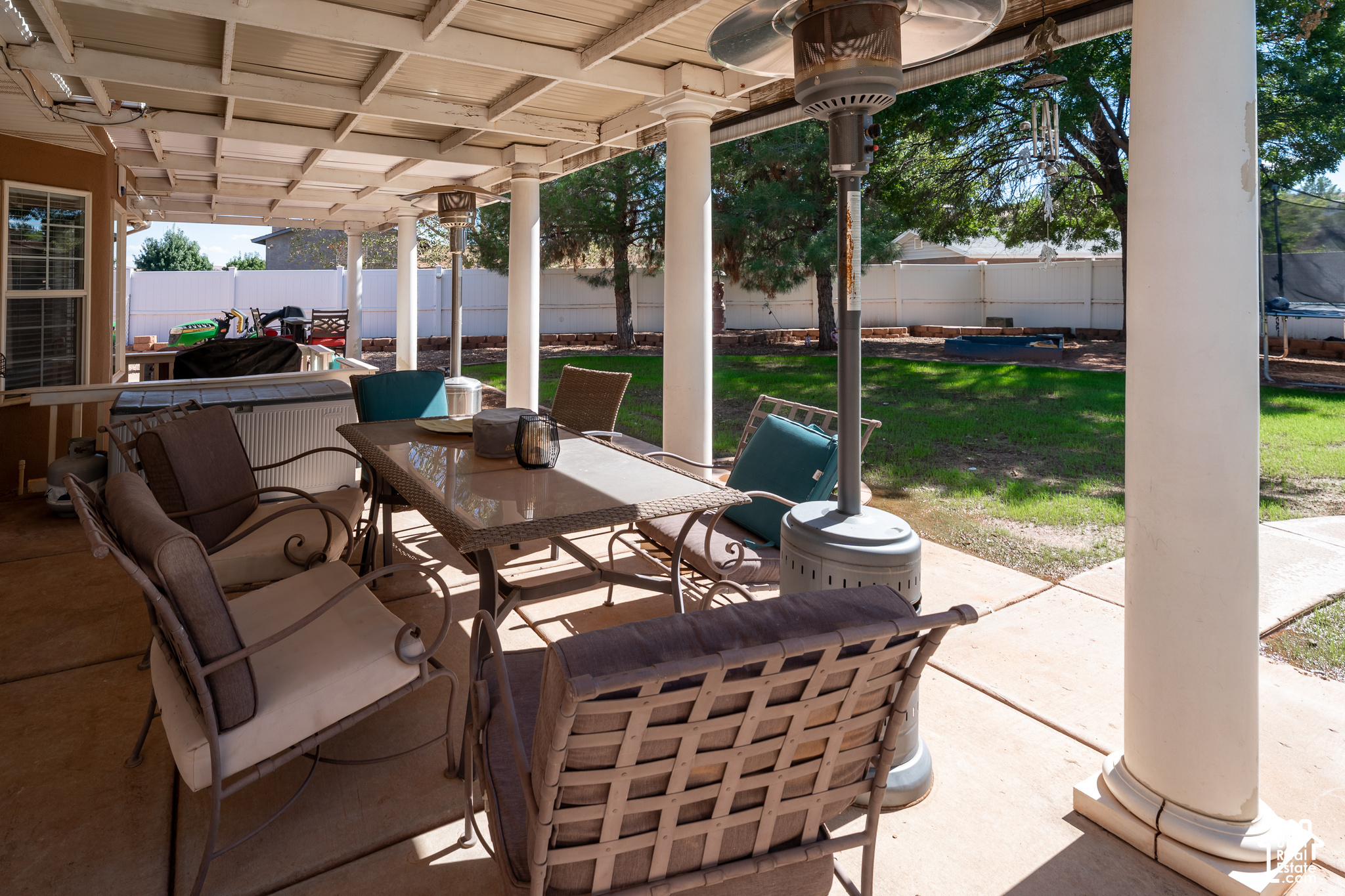 main property photo 28