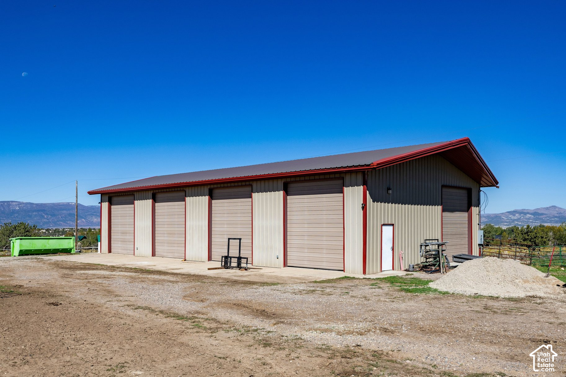 main property photo 11
