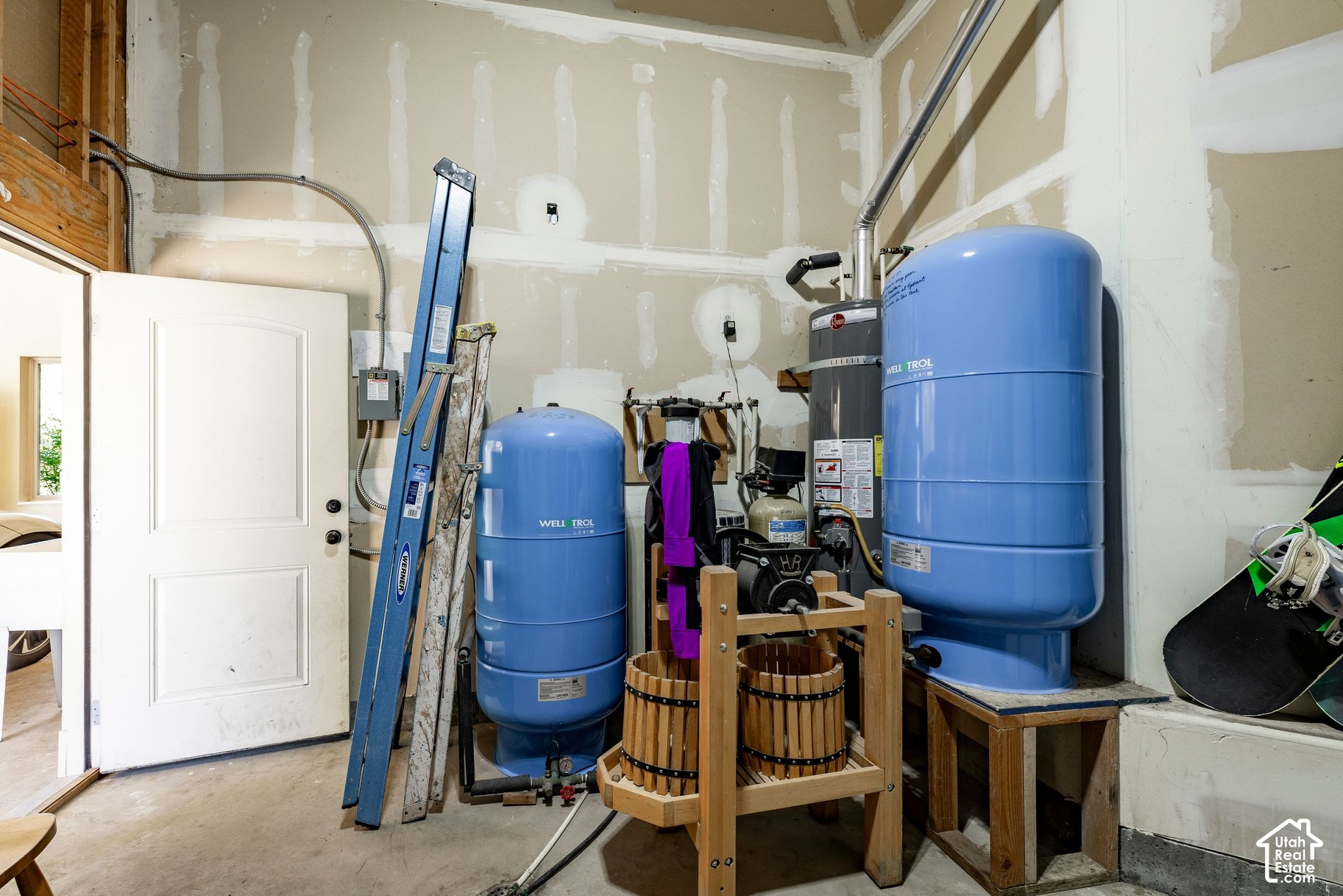 main property photo 75