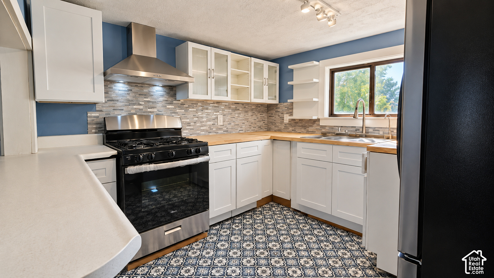 main property photo 9