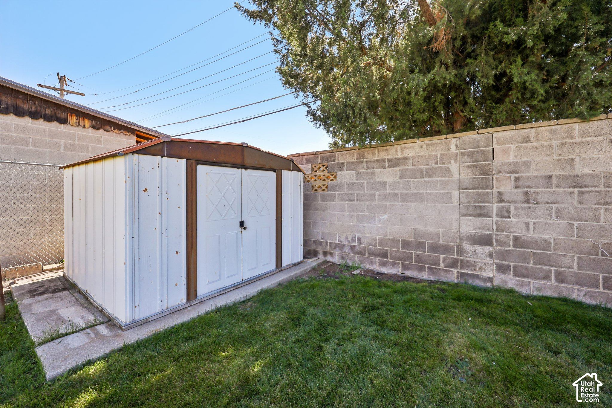 main property photo 25