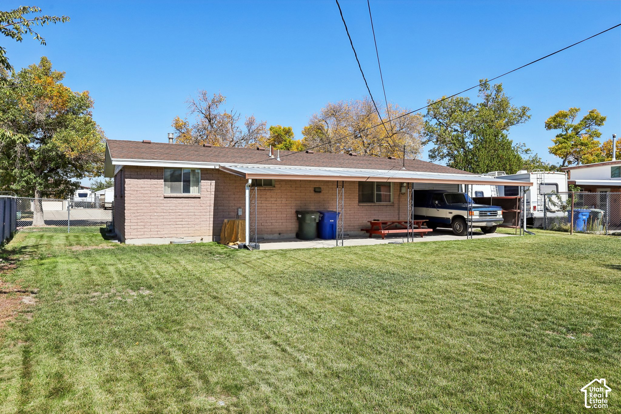 main property photo 28