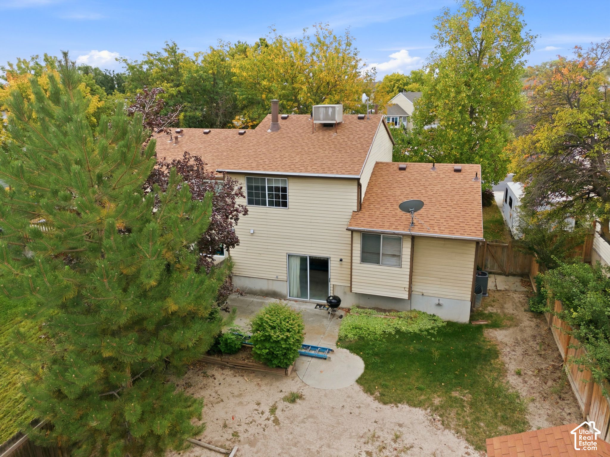 main property photo 28