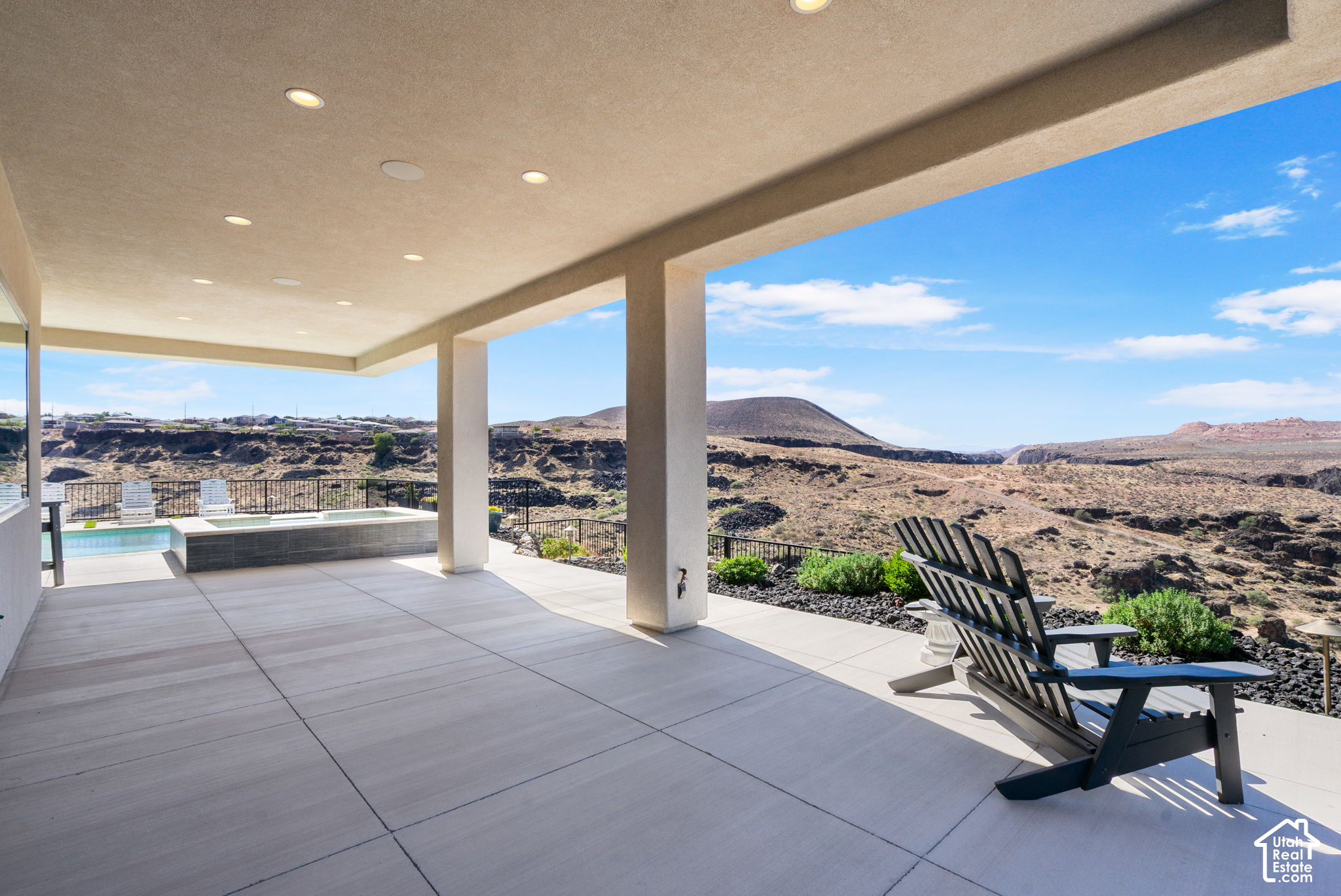 main property photo 18