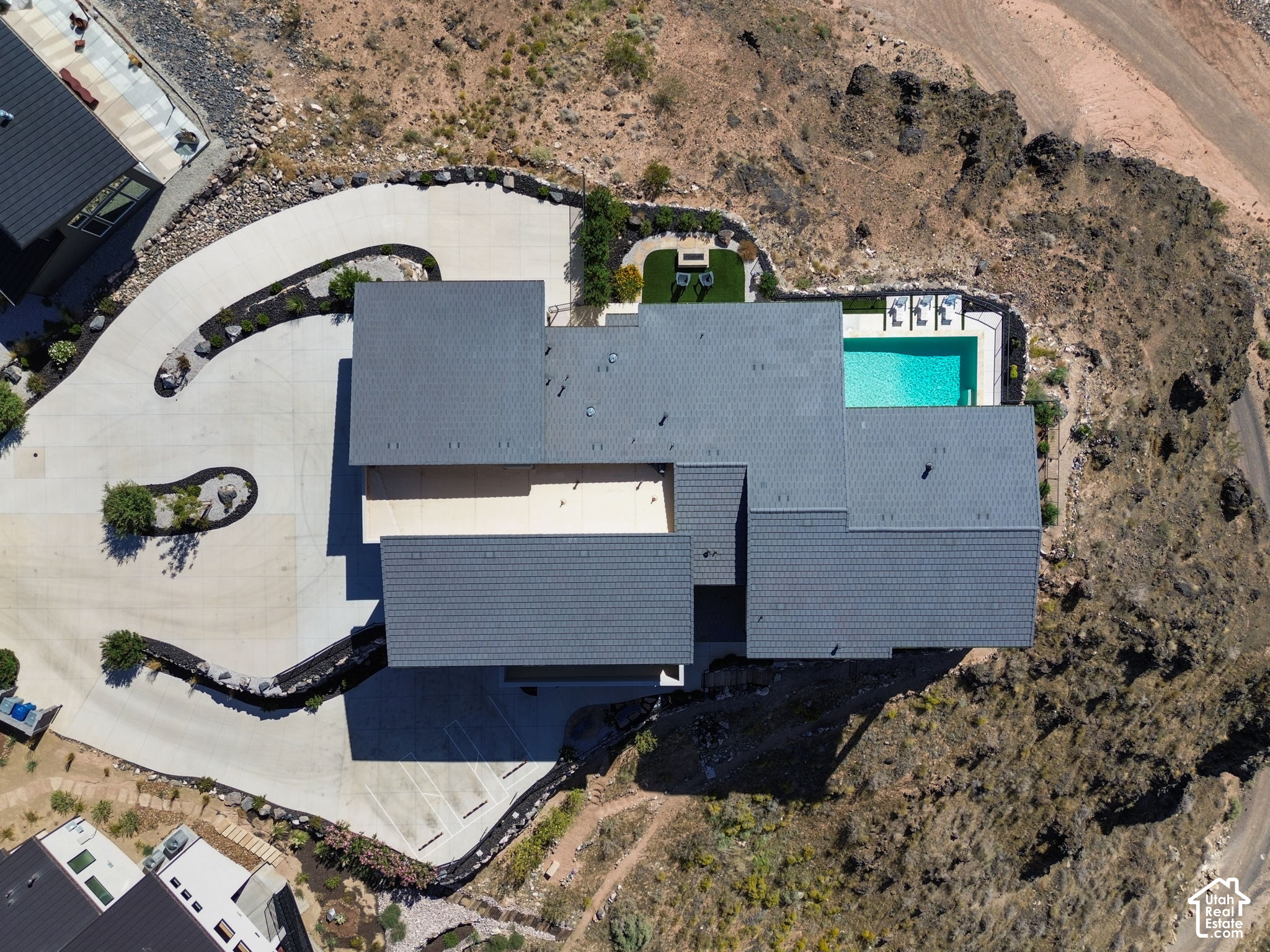 main property photo 8