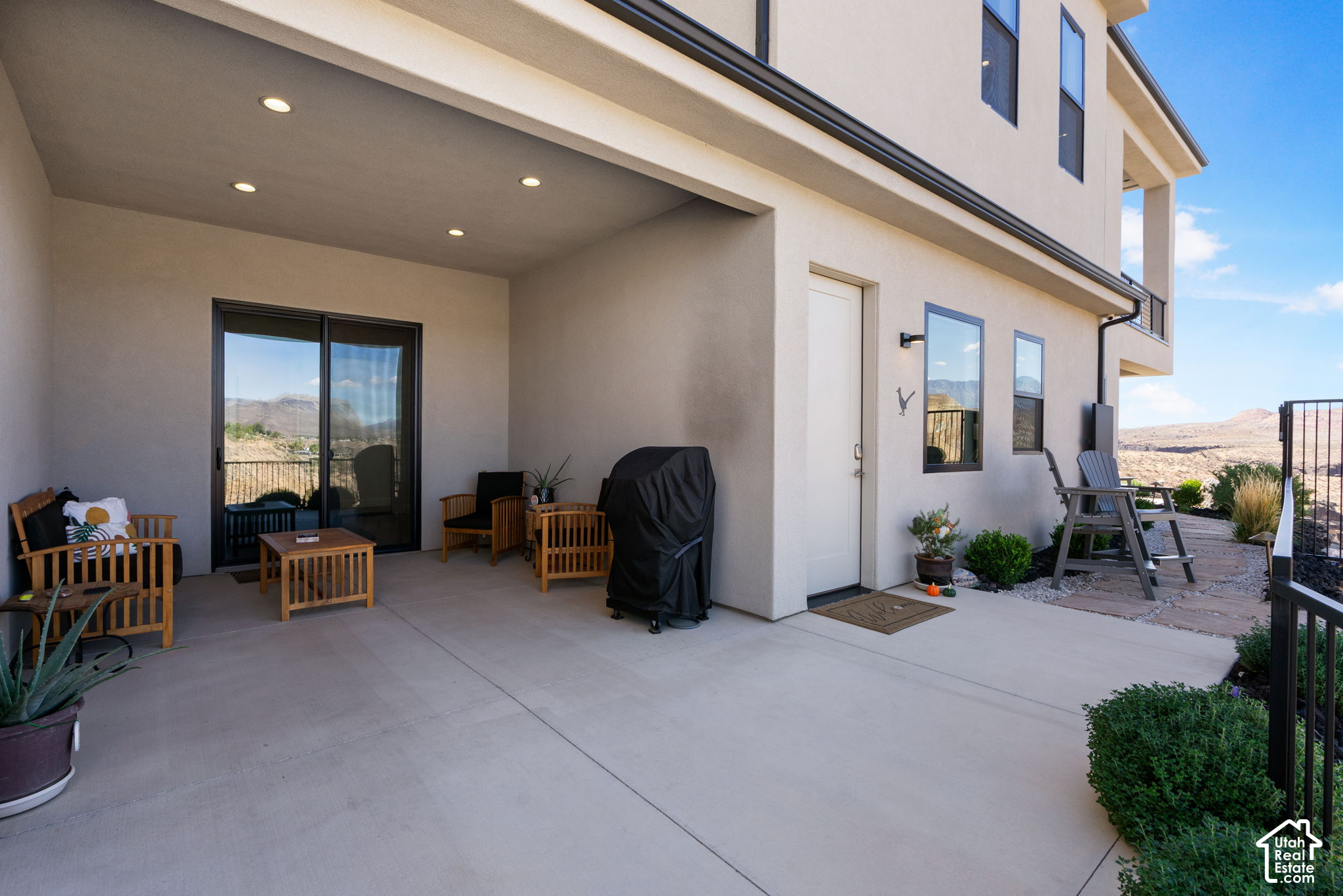 main property photo 90