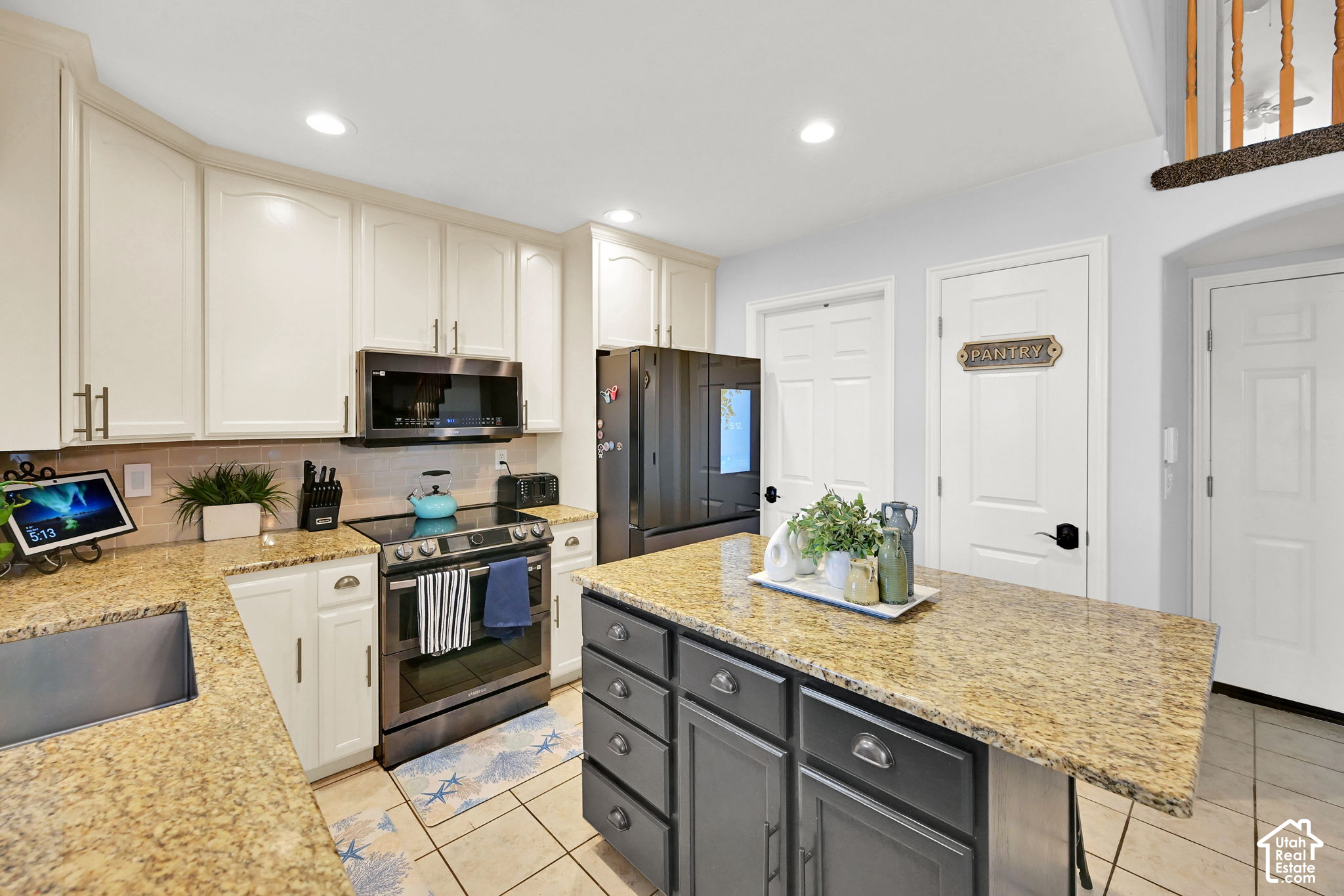 main property photo 11