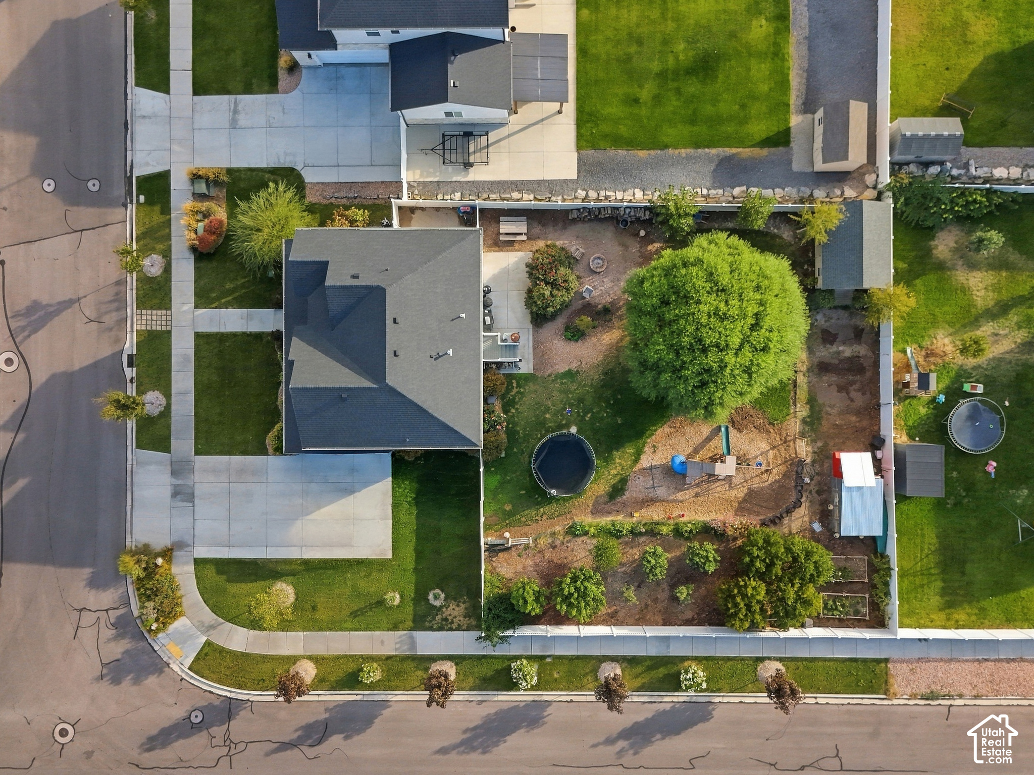 main property photo 32
