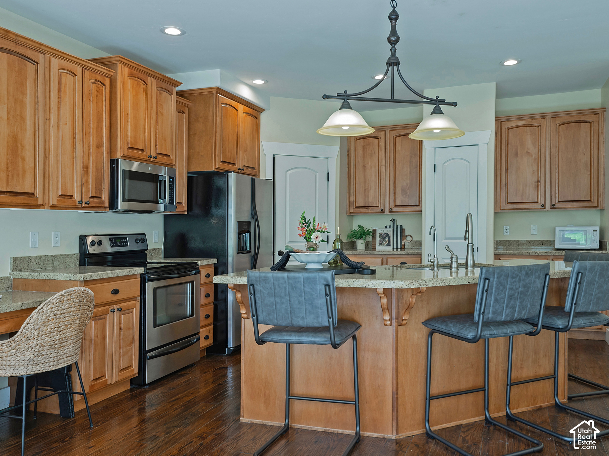 main property photo 13