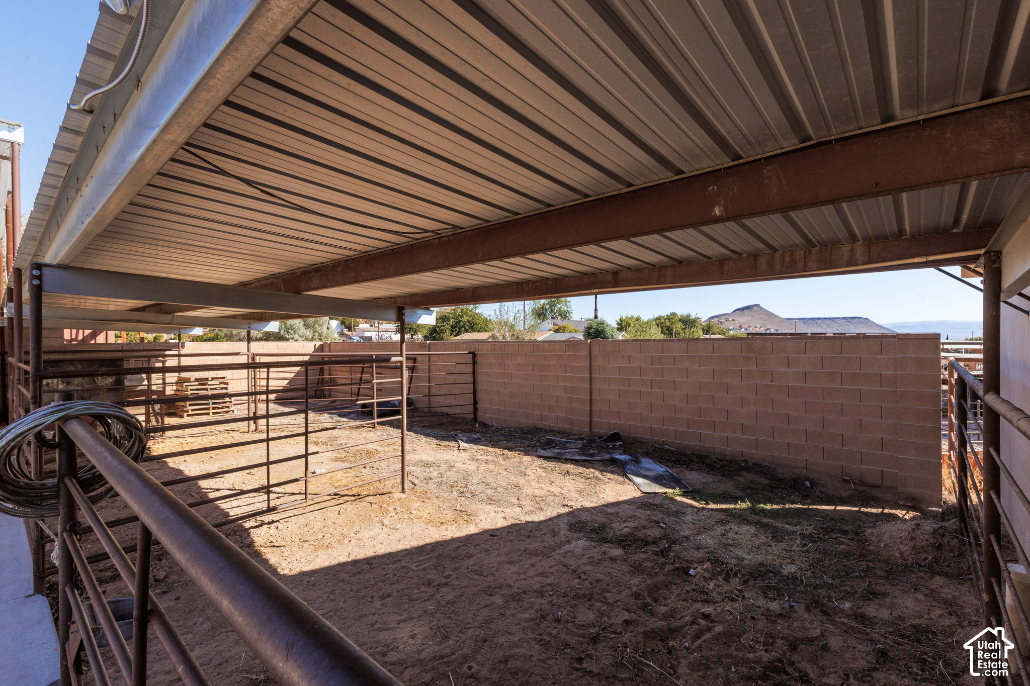 main property photo 28