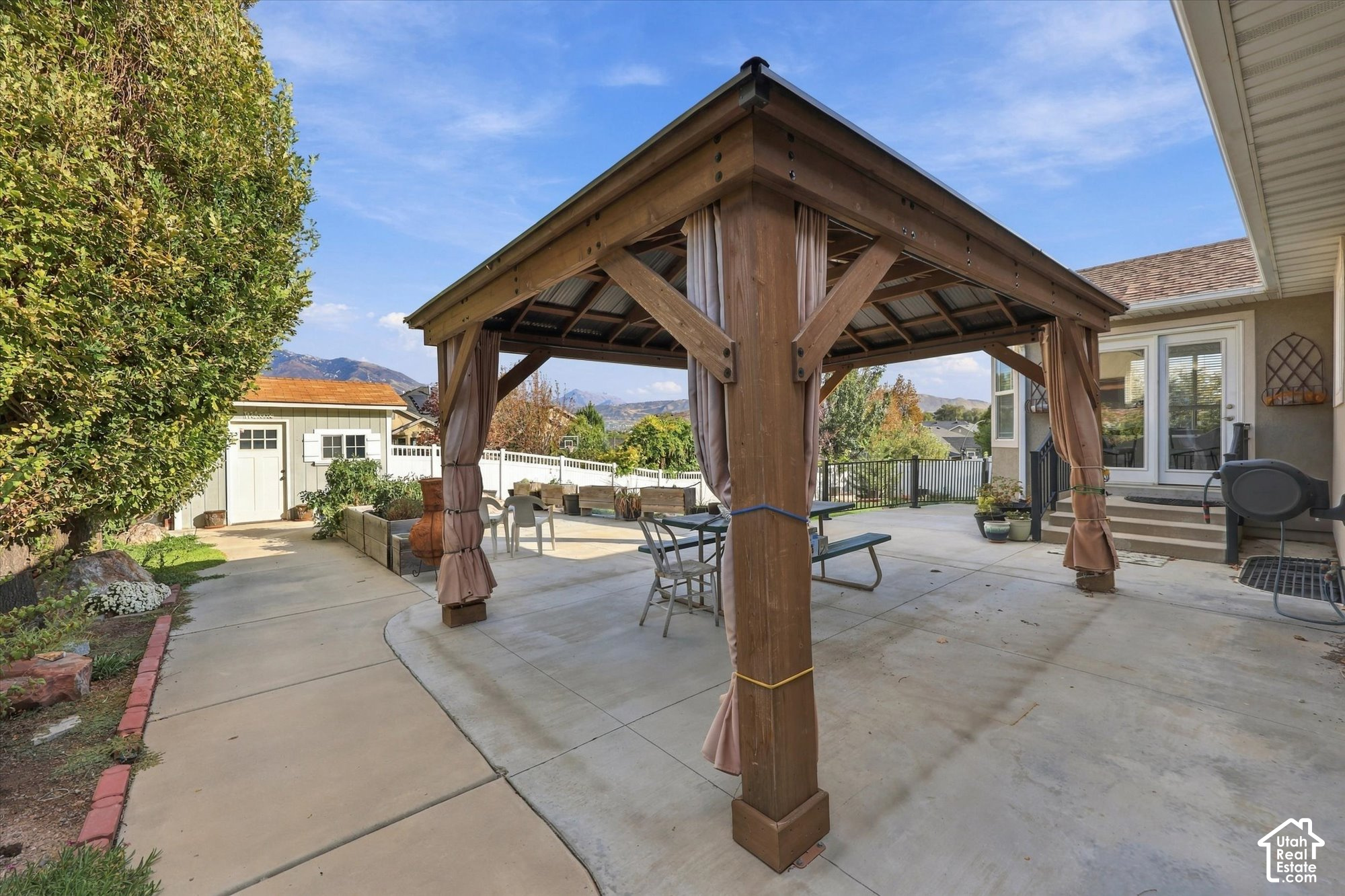 main property photo 50