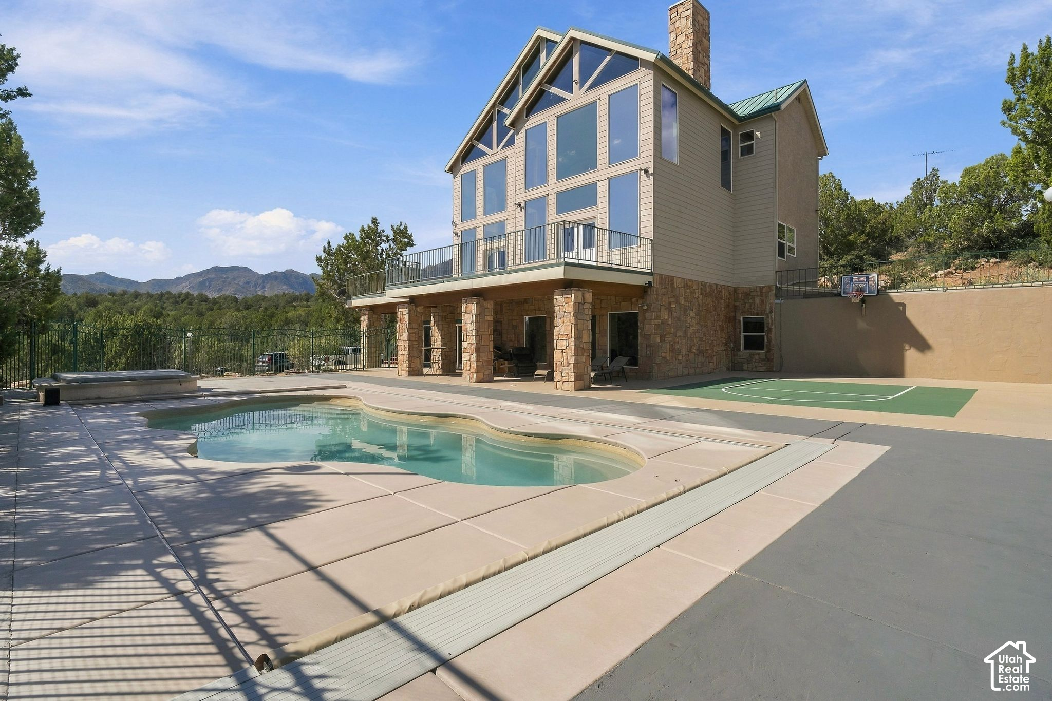 main property photo 50