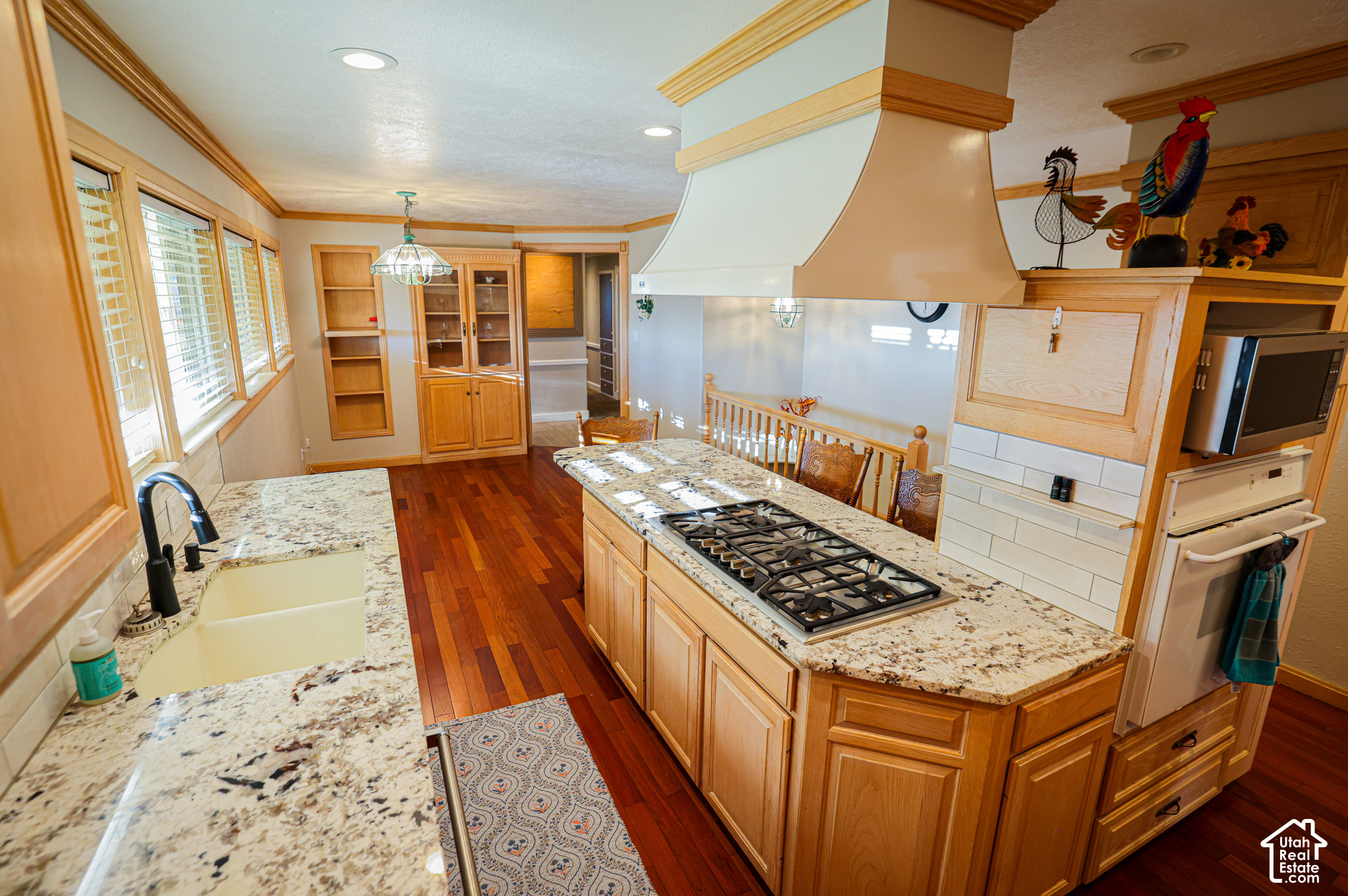 main property photo 7