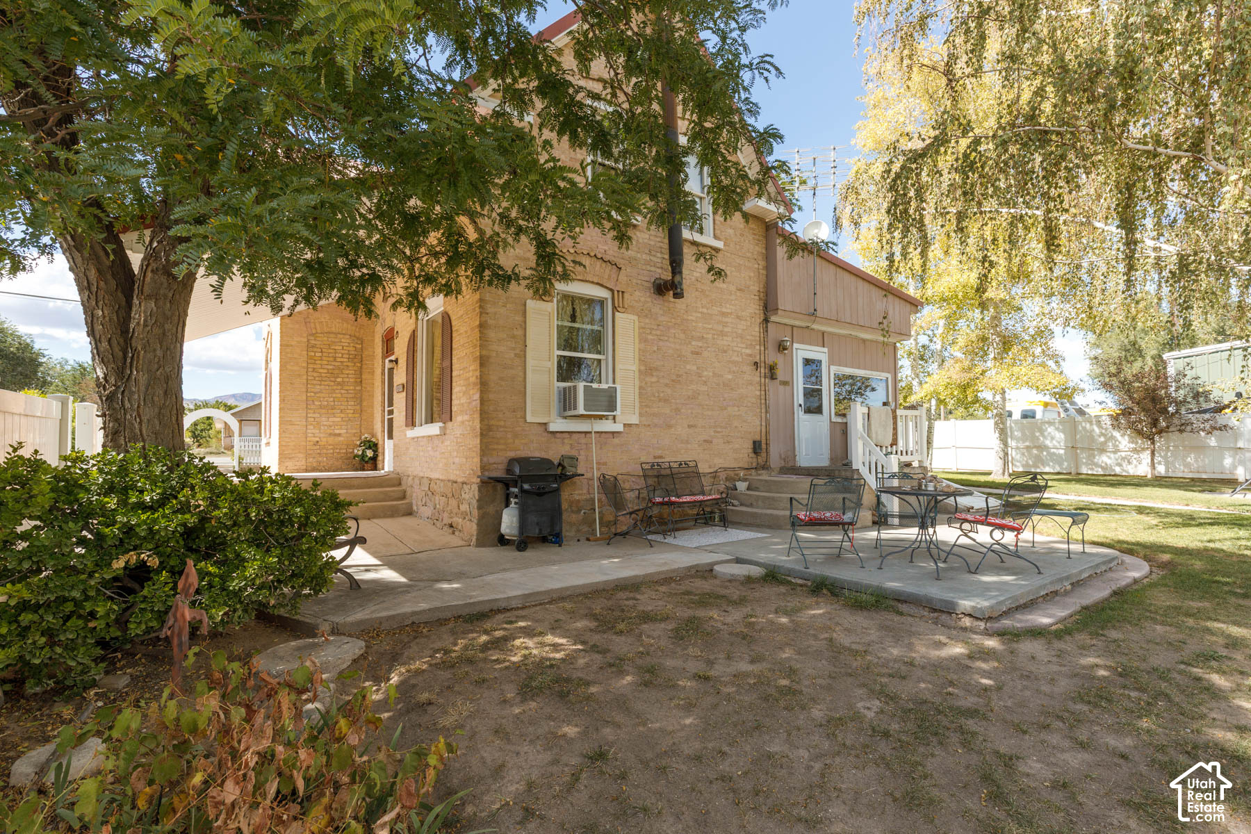 main property photo 34