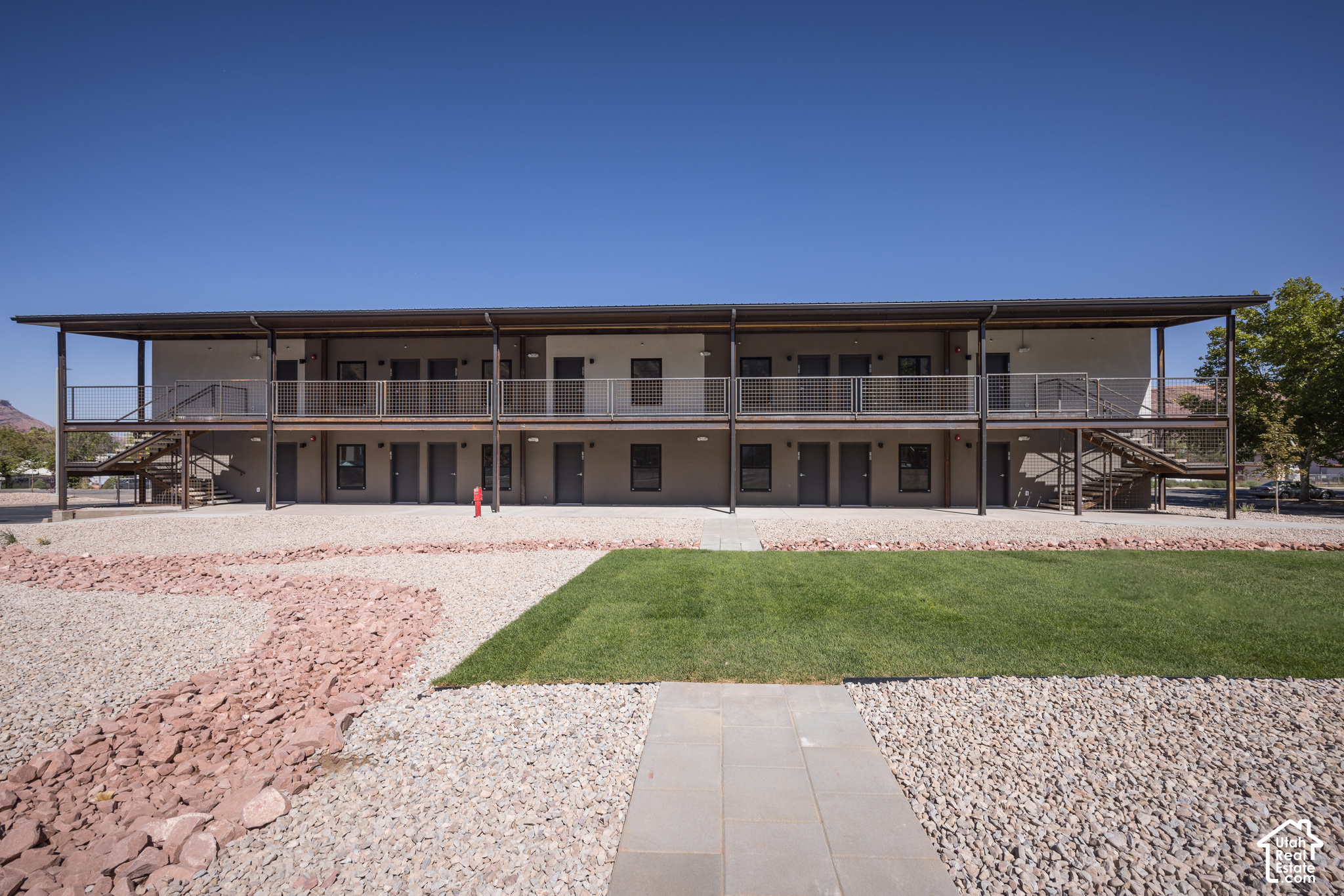 main property photo 13
