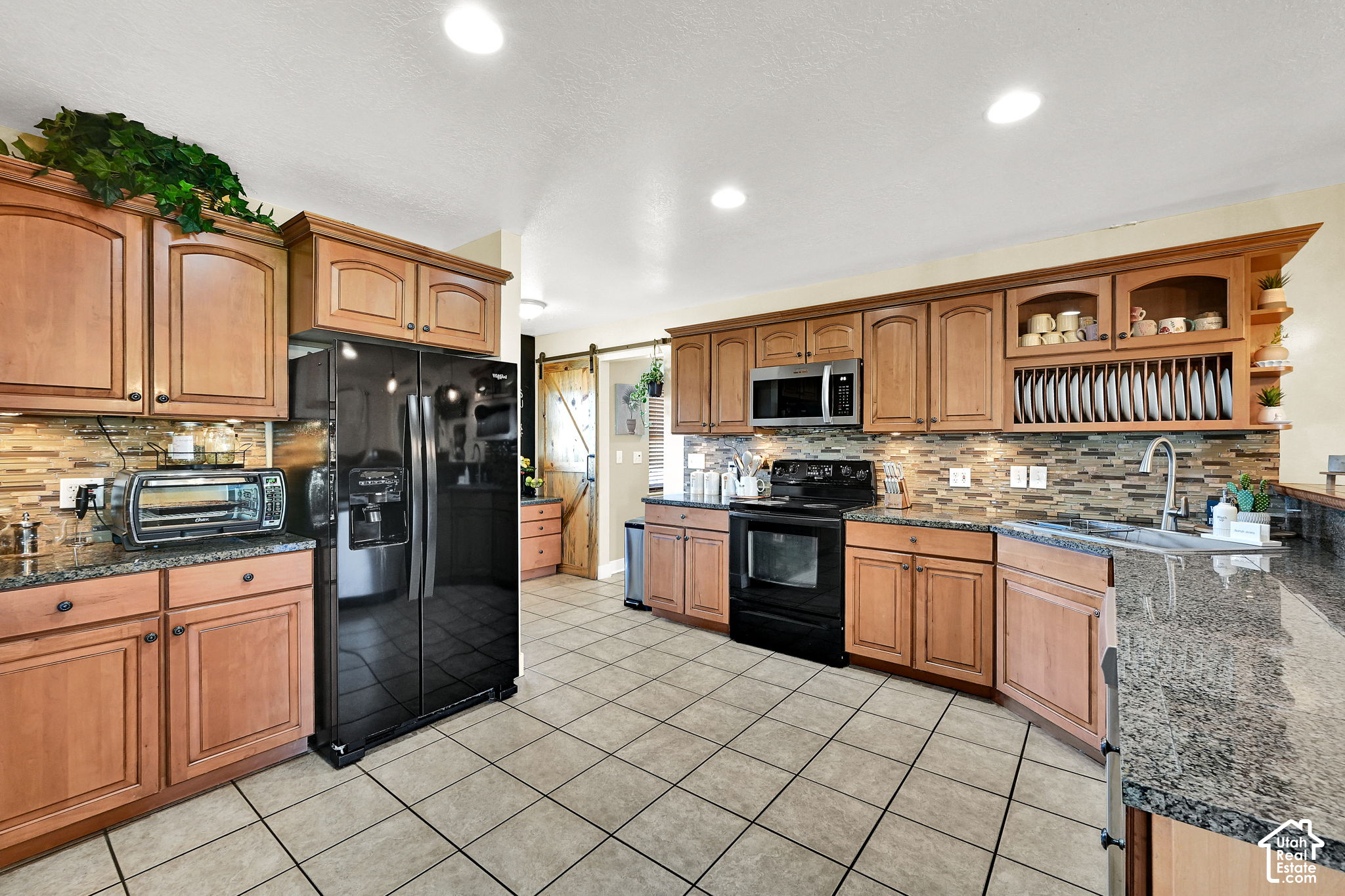 main property photo 17