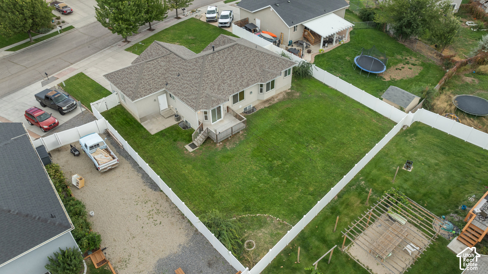 main property photo 40