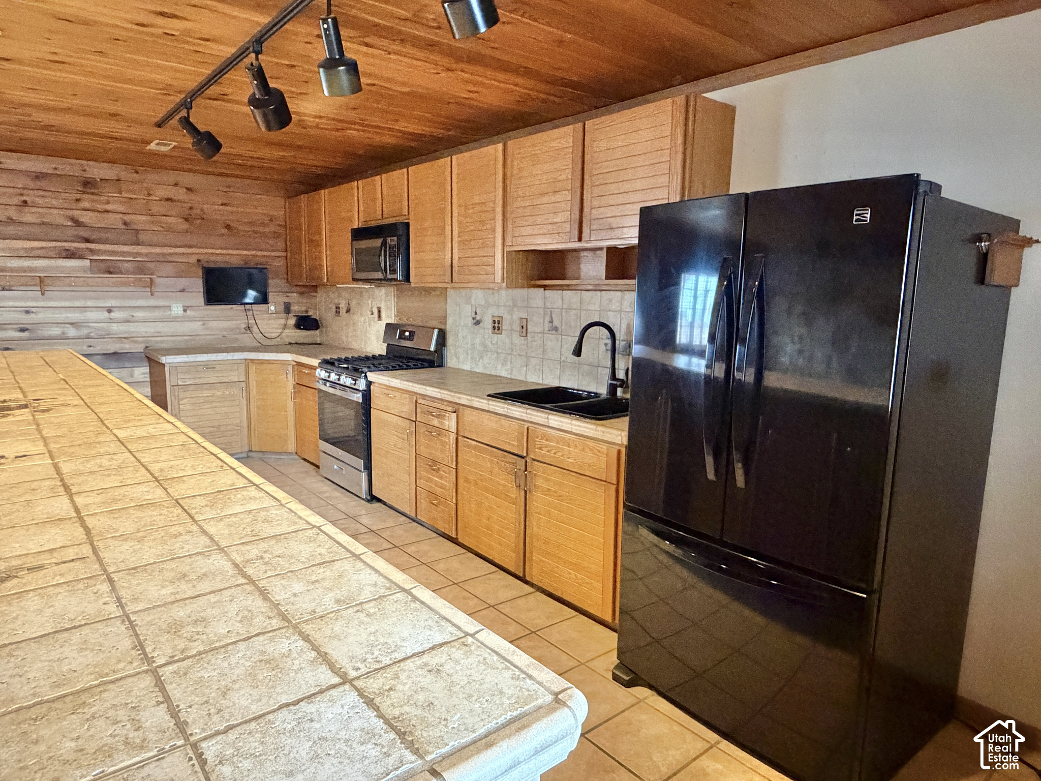 main property photo 6