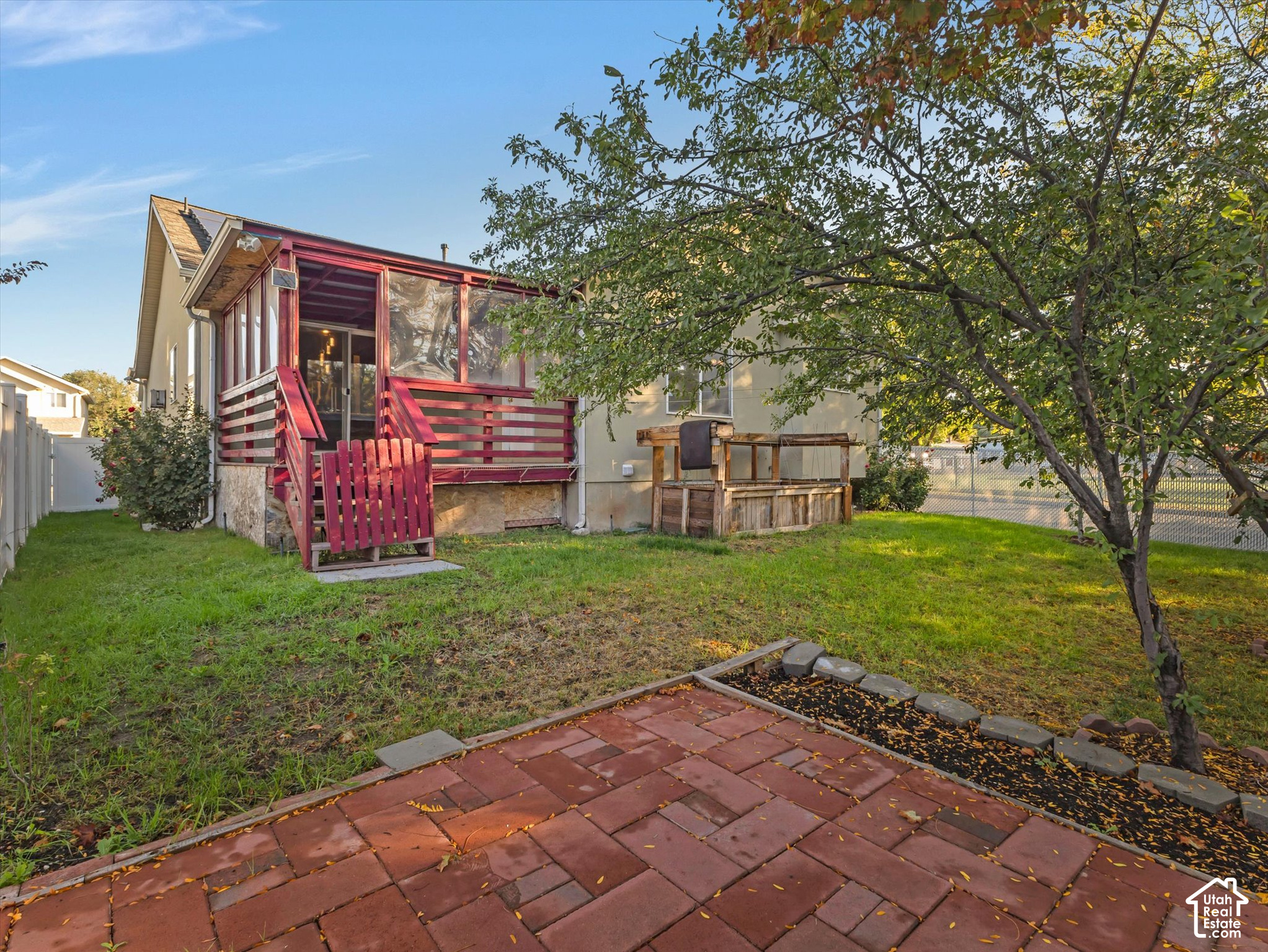main property photo 28
