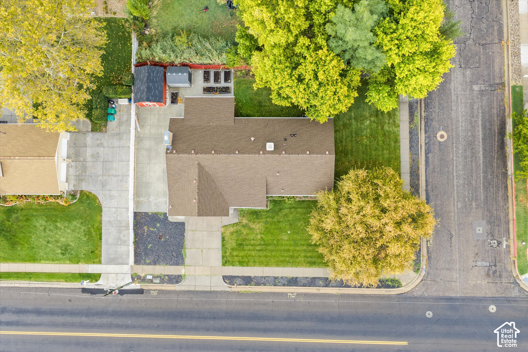 main property photo 28