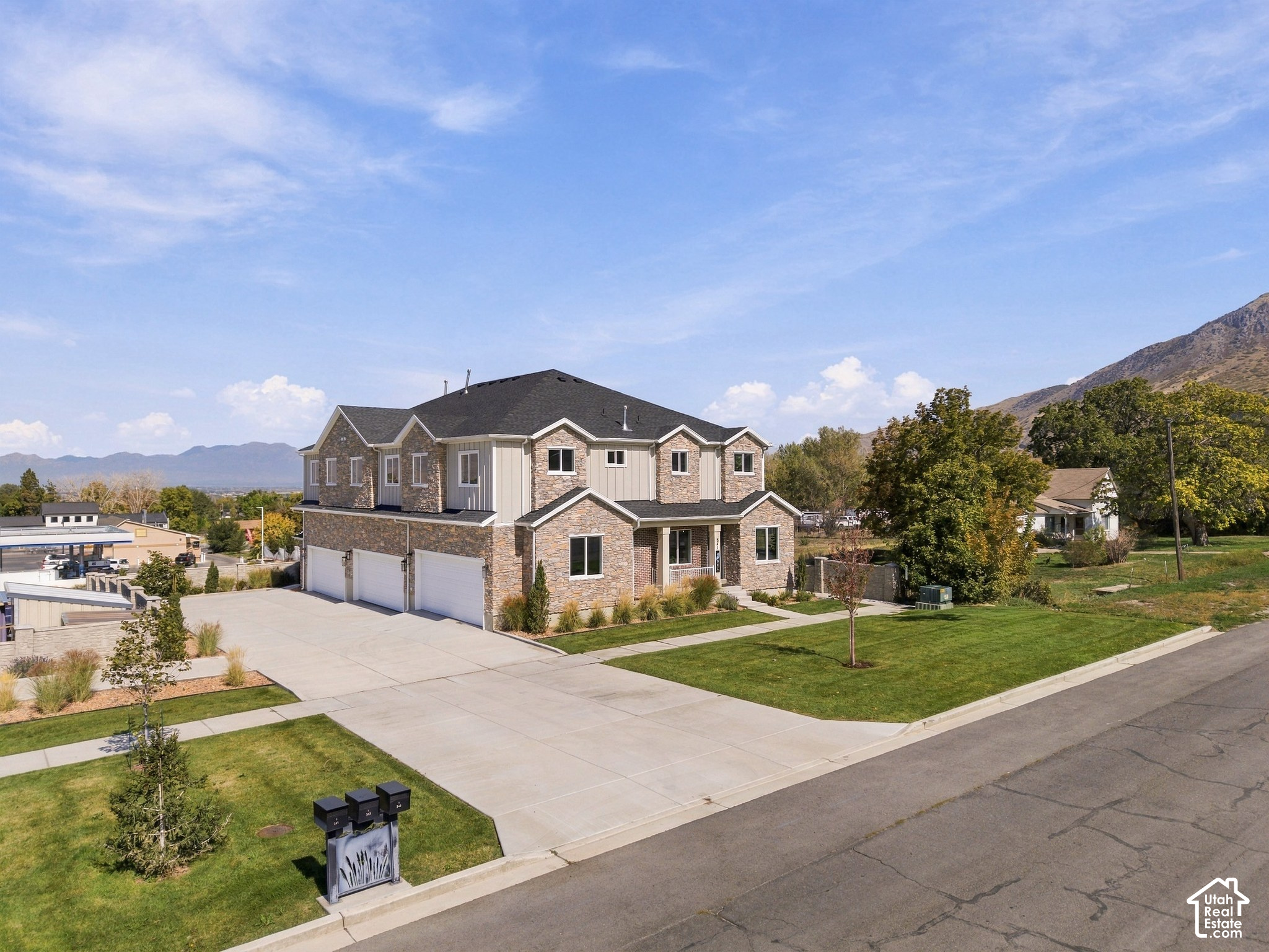 main property photo 28
