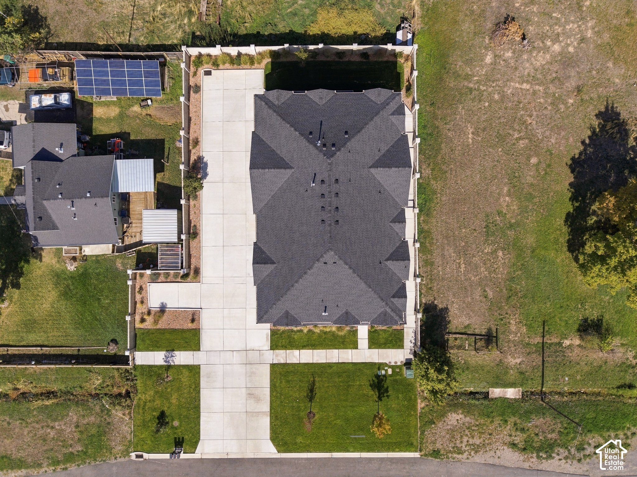 main property photo 32