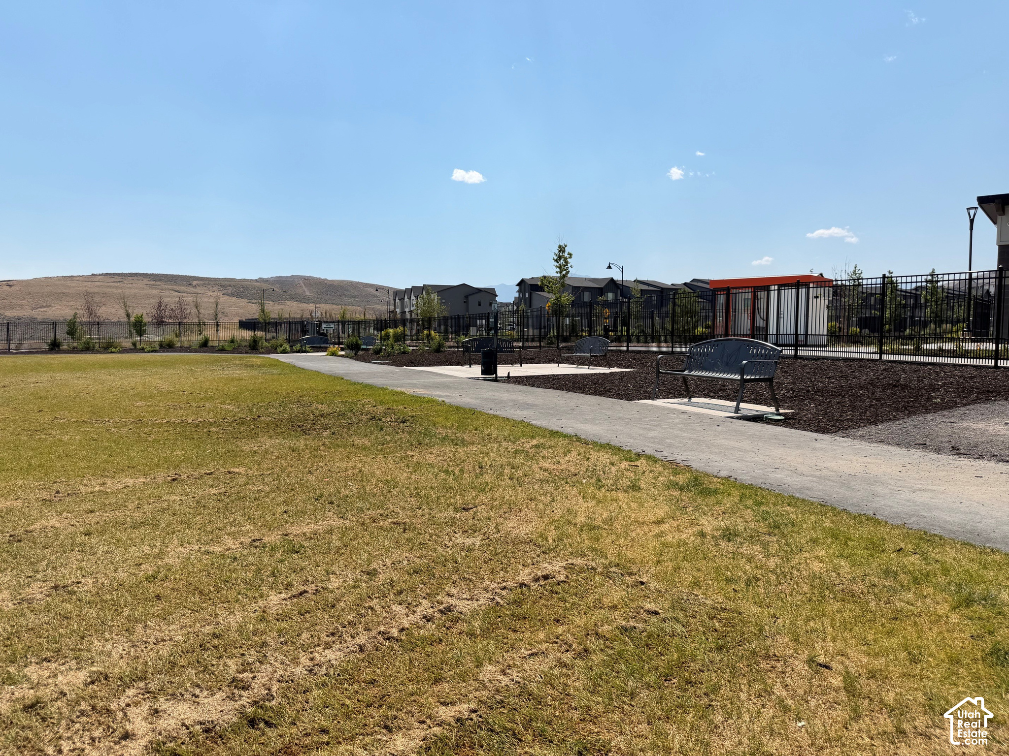 main property photo 16