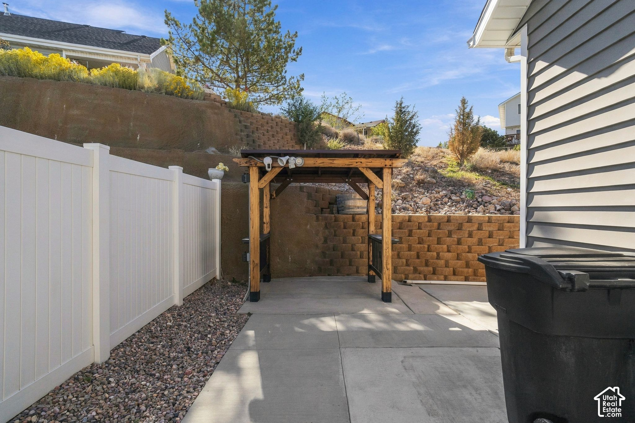main property photo 40