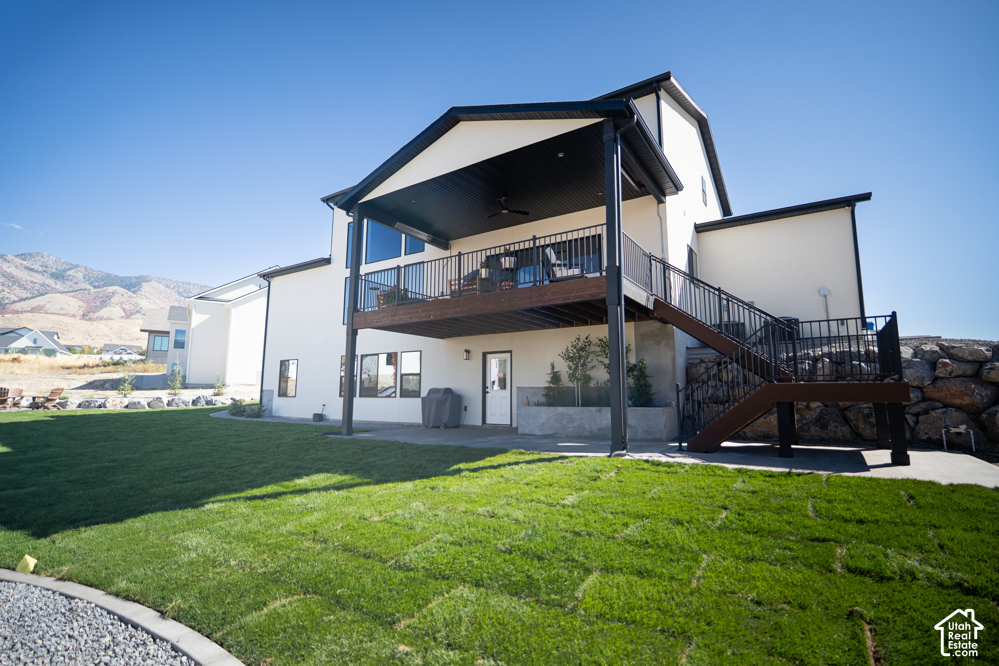 main property photo 11