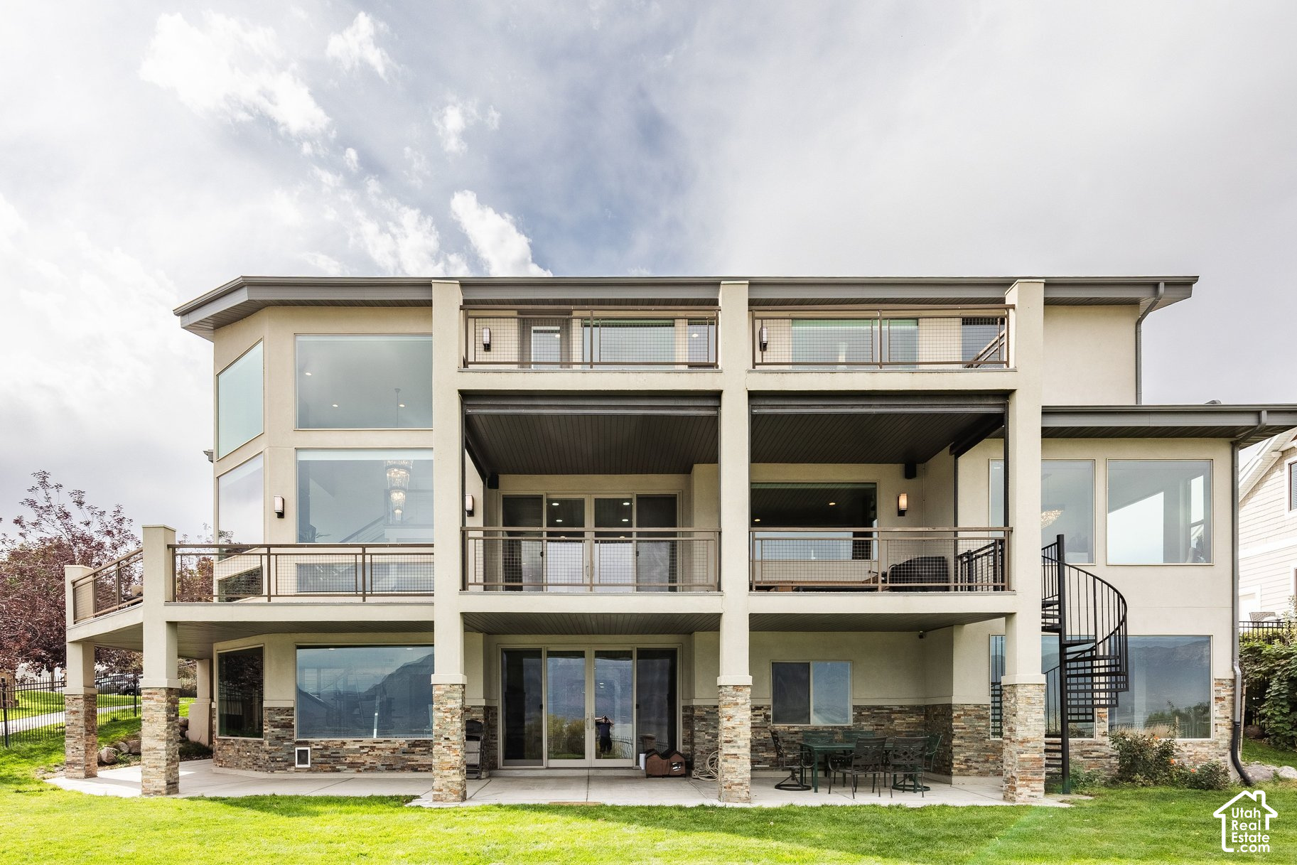 main property photo 60