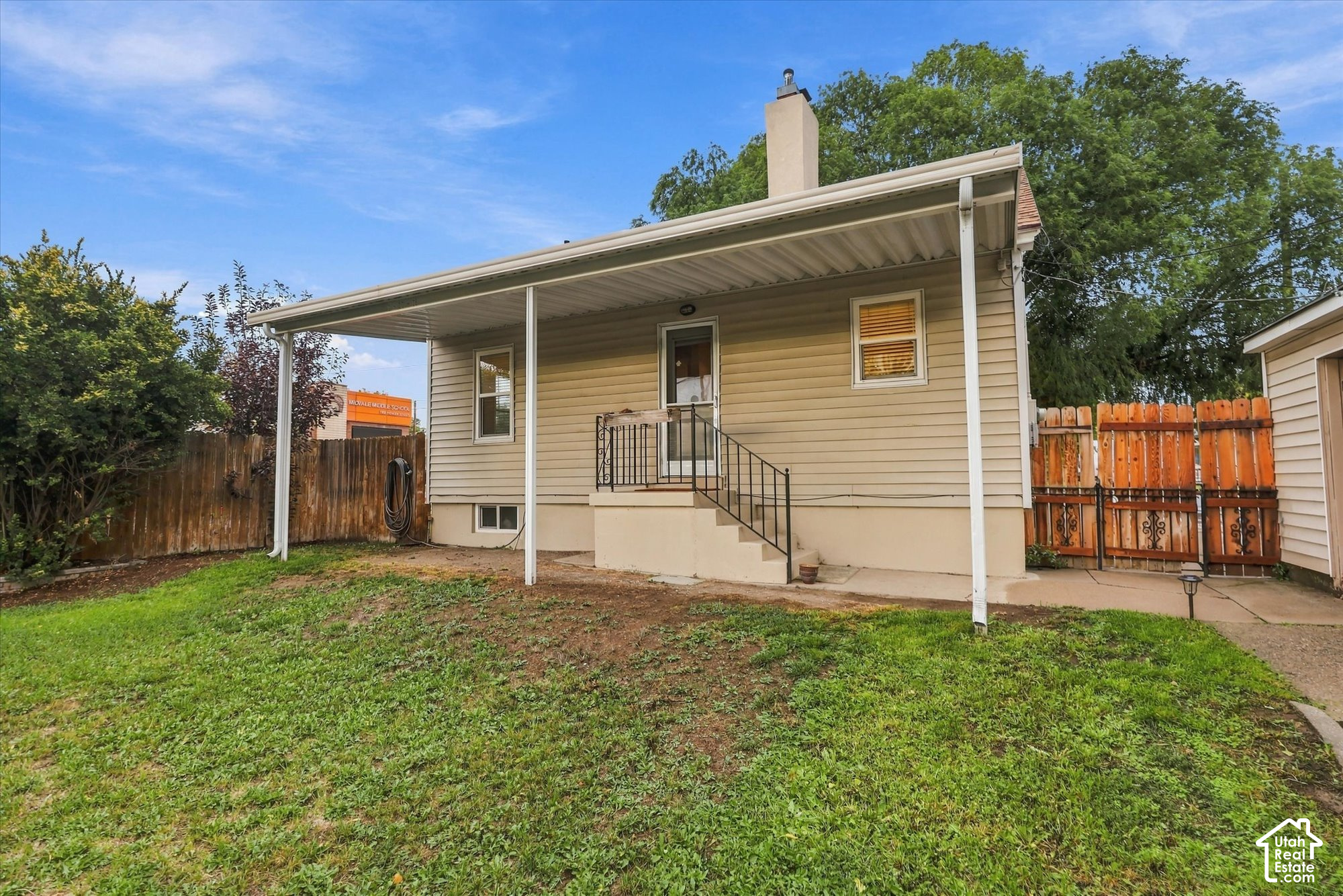 main property photo 30
