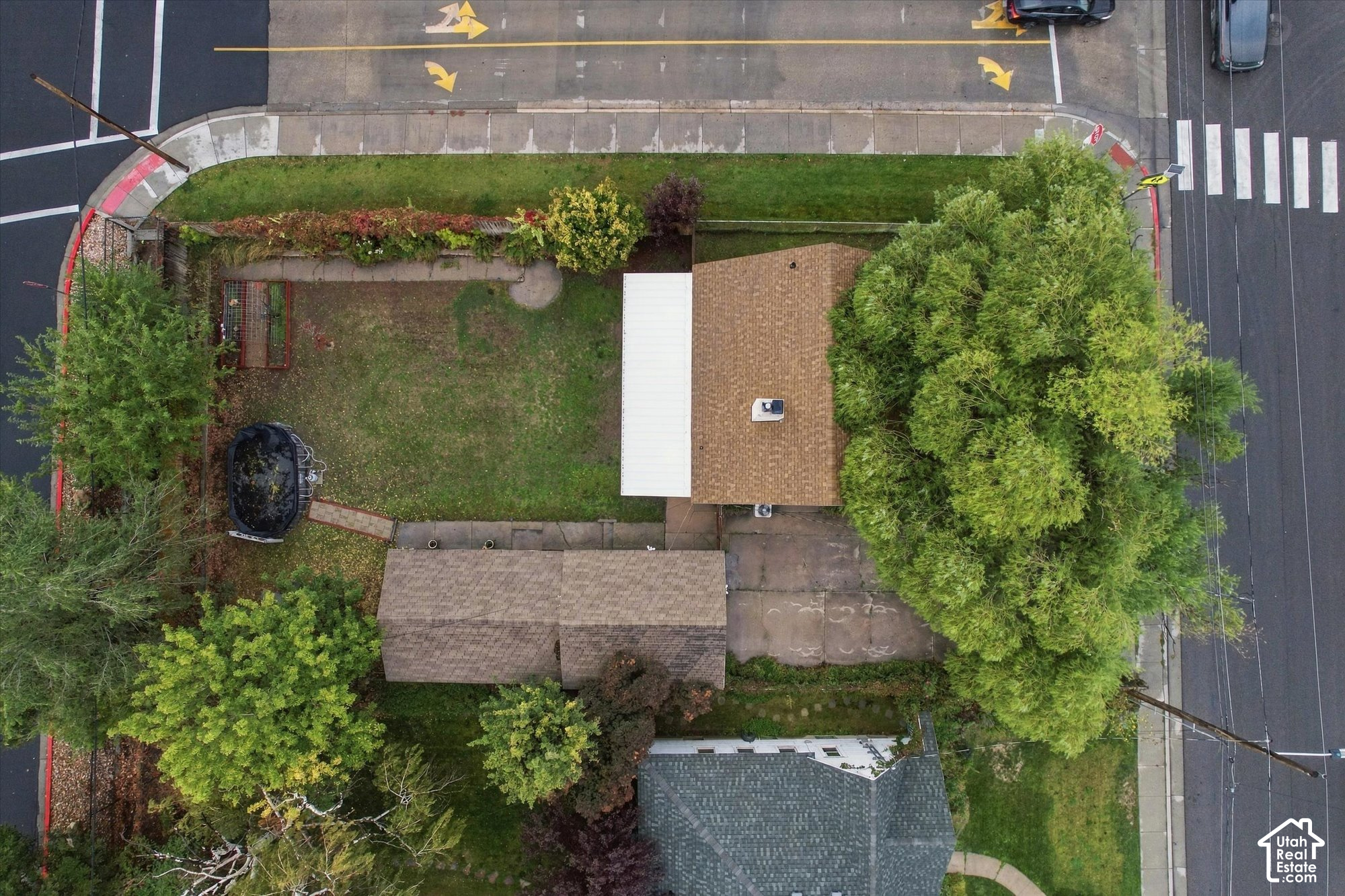main property photo 37