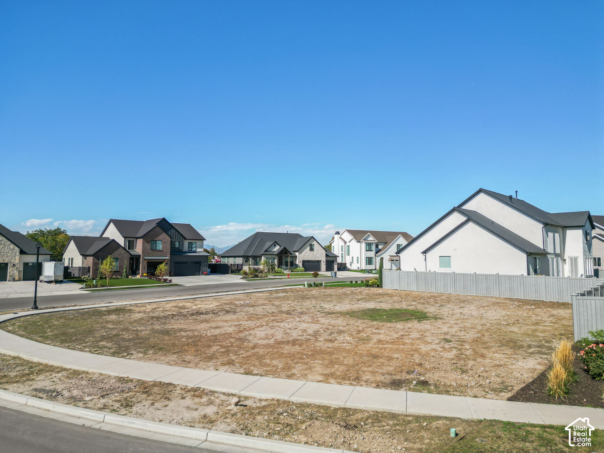 main property photo 9