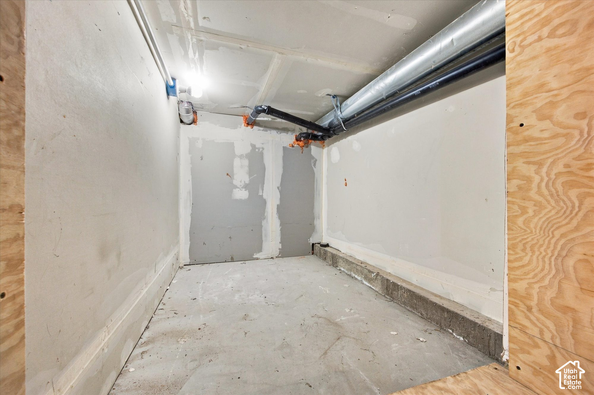 main property photo 30