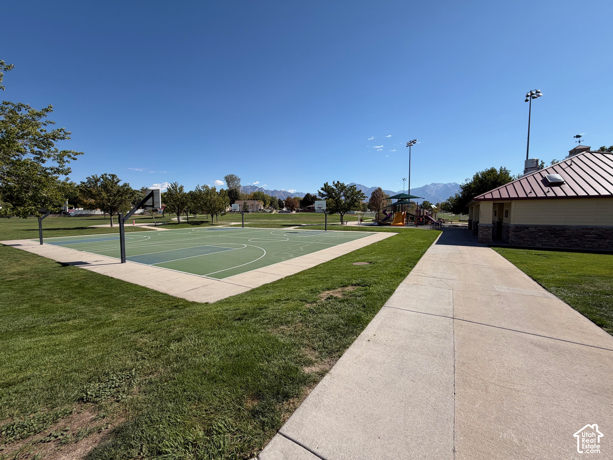 main property photo 35