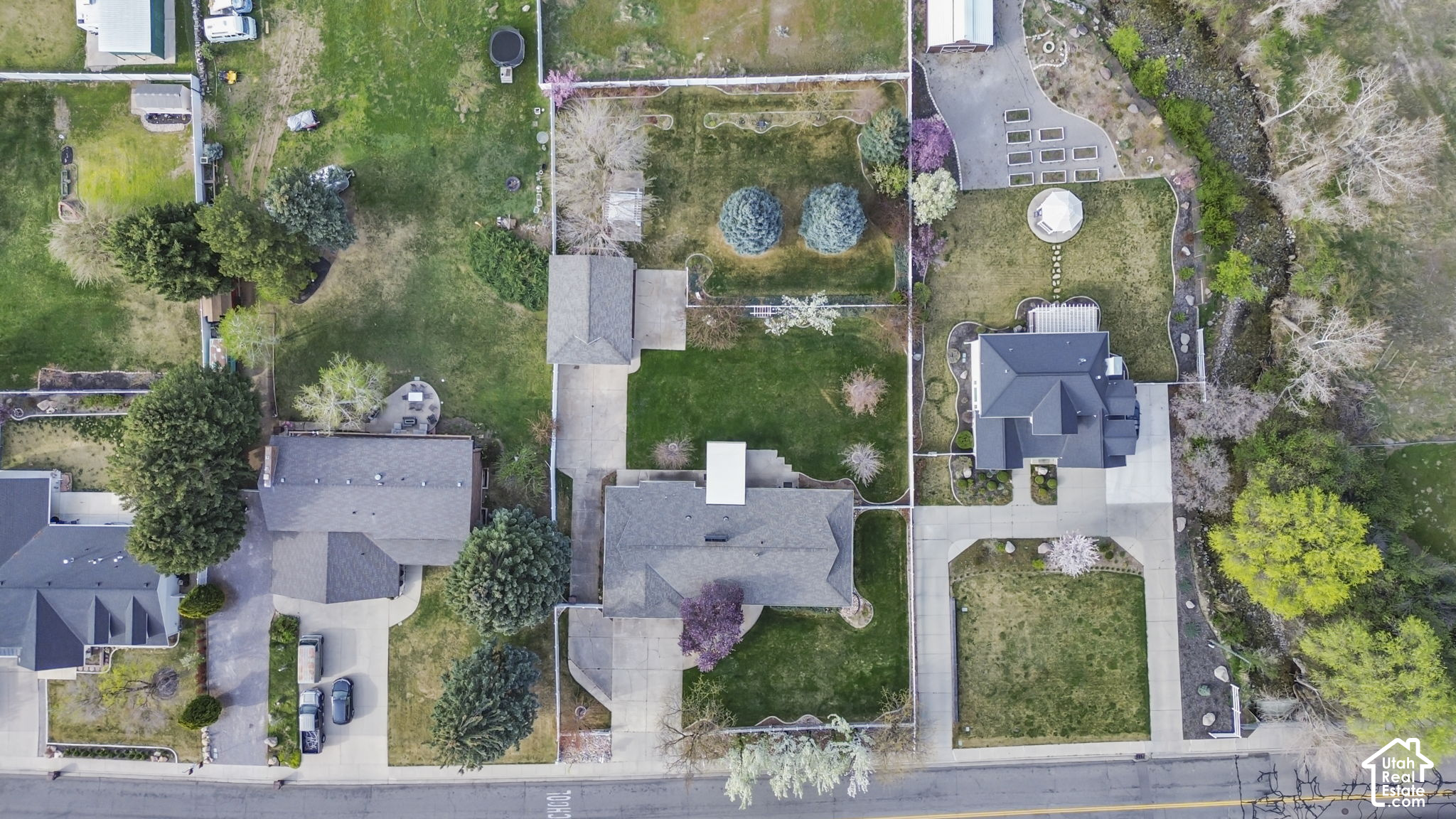 main property photo 37