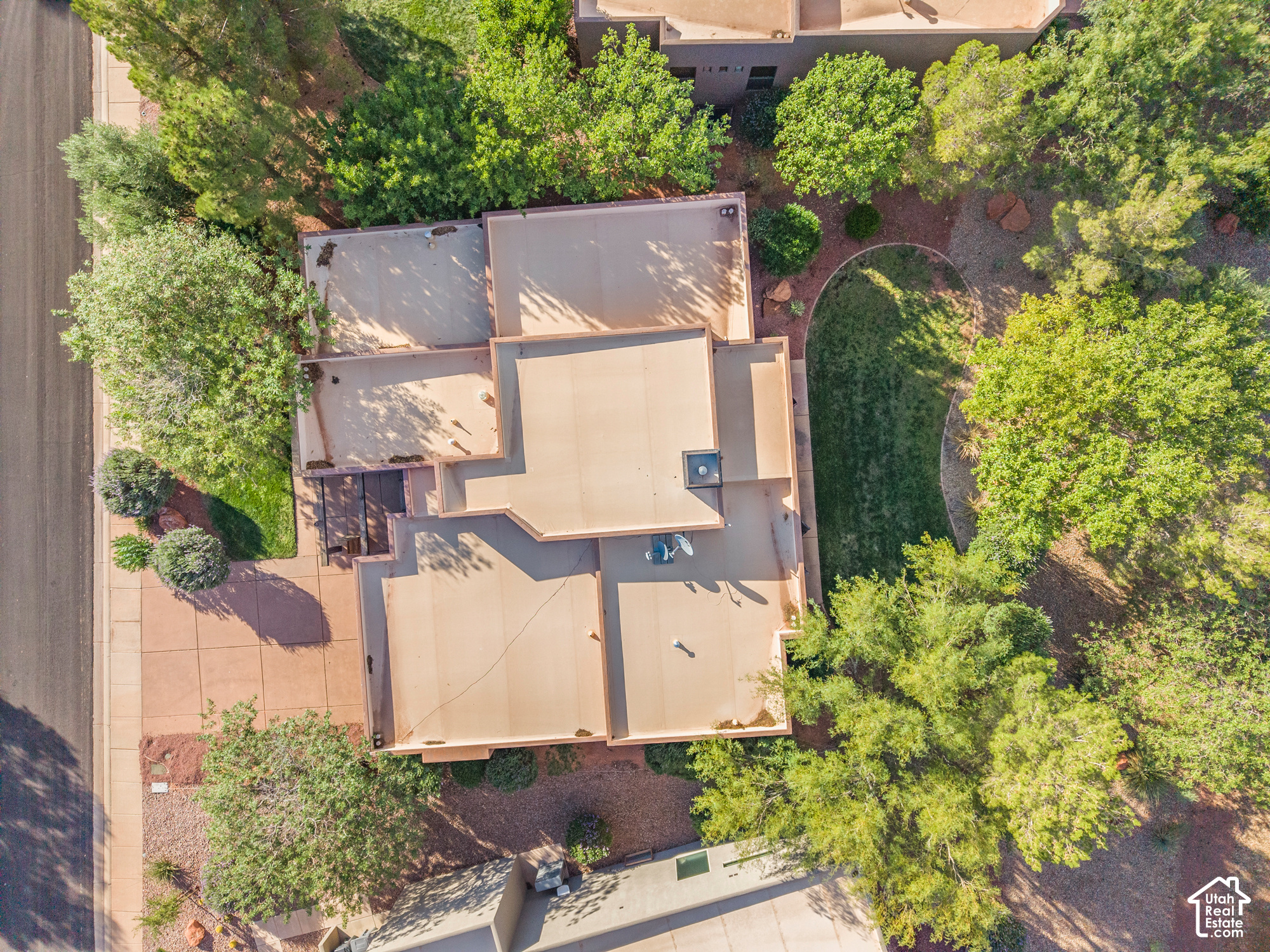 main property photo 30