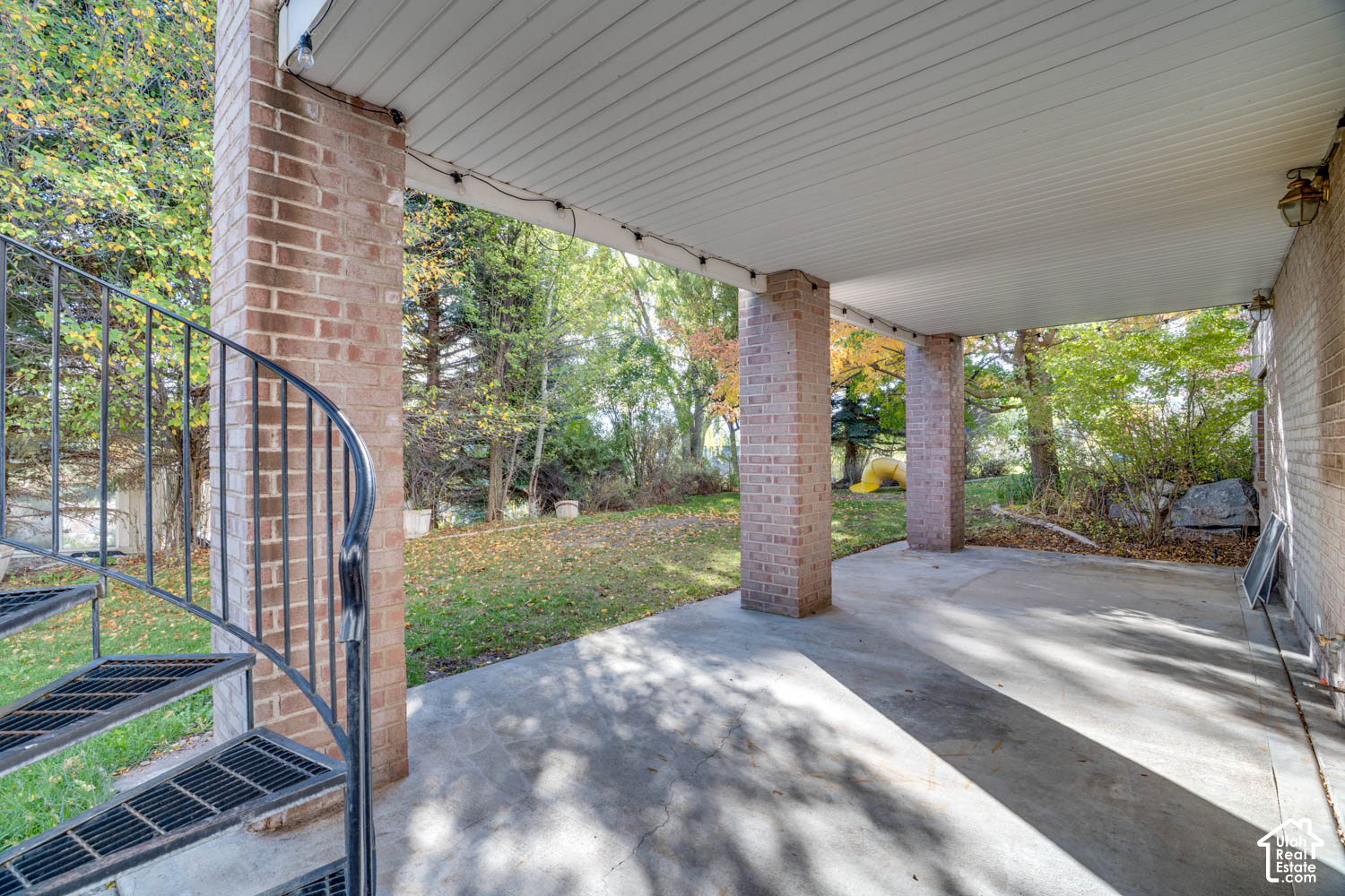 main property photo 27