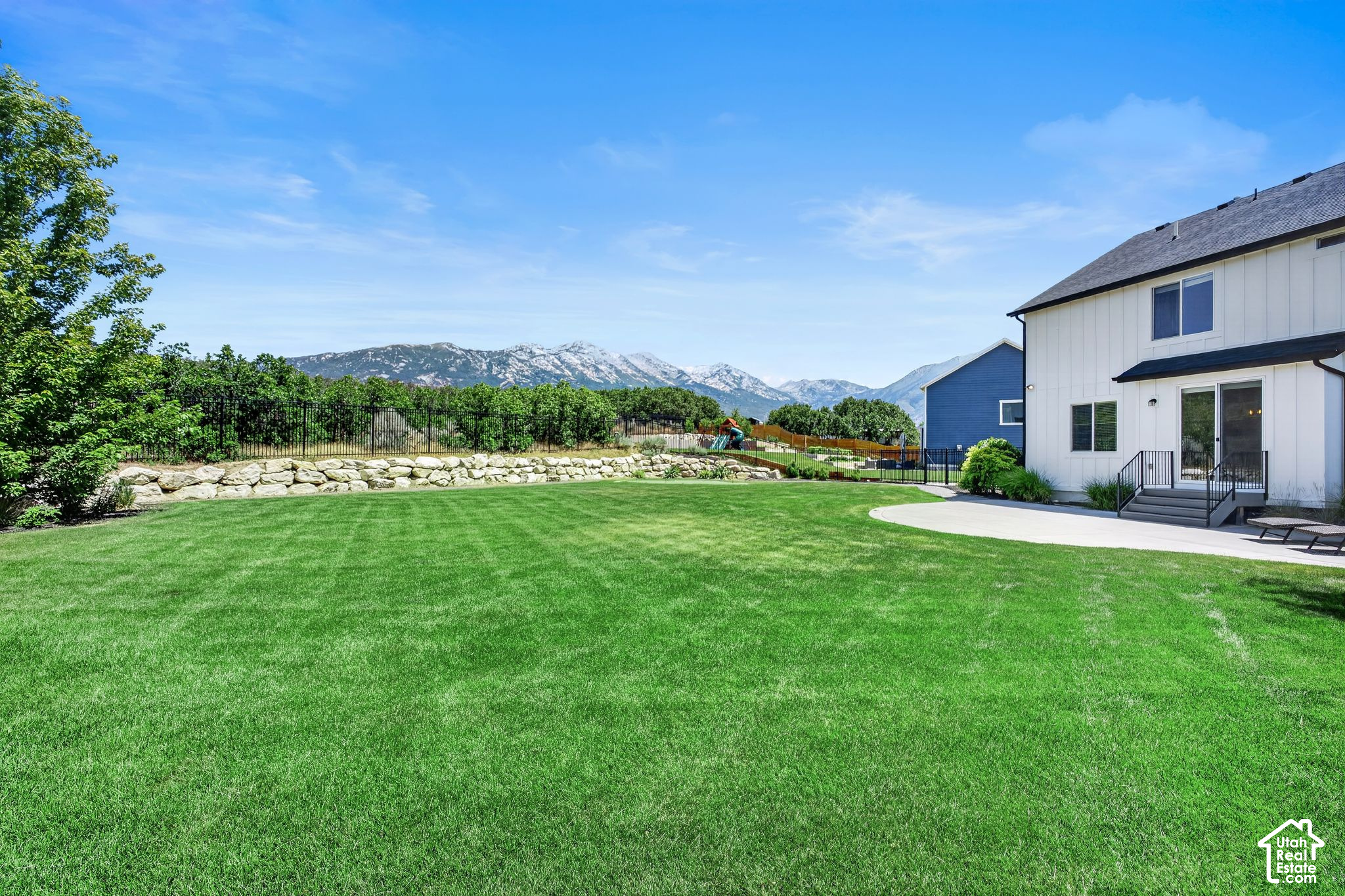 main property photo 40