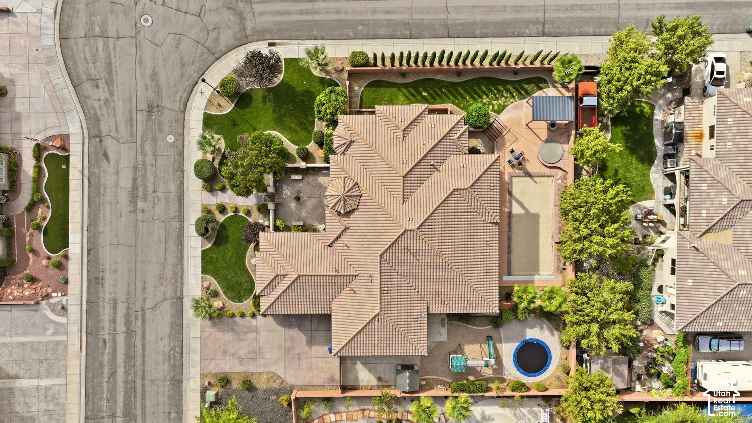 main property photo 30