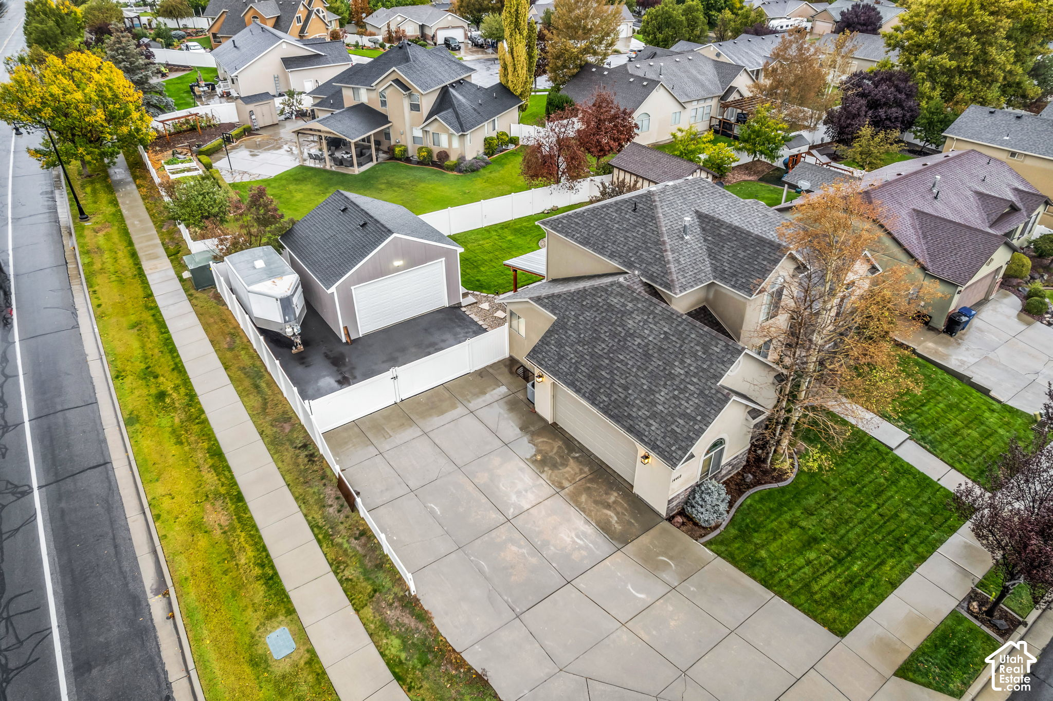 main property photo 28